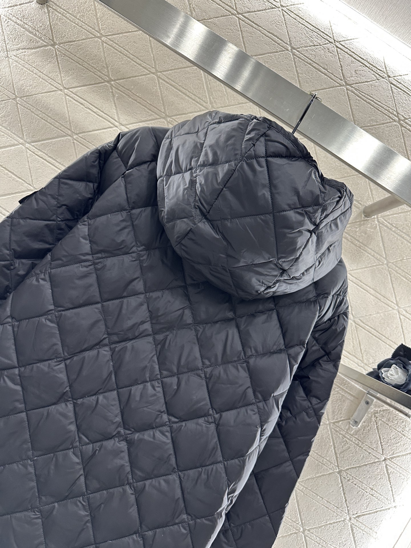 ♥Moncle*♥2025新品上架
     菱格连帽抽绳羽绒服
定制YB进口防风防水尼龙材质 其工艺还