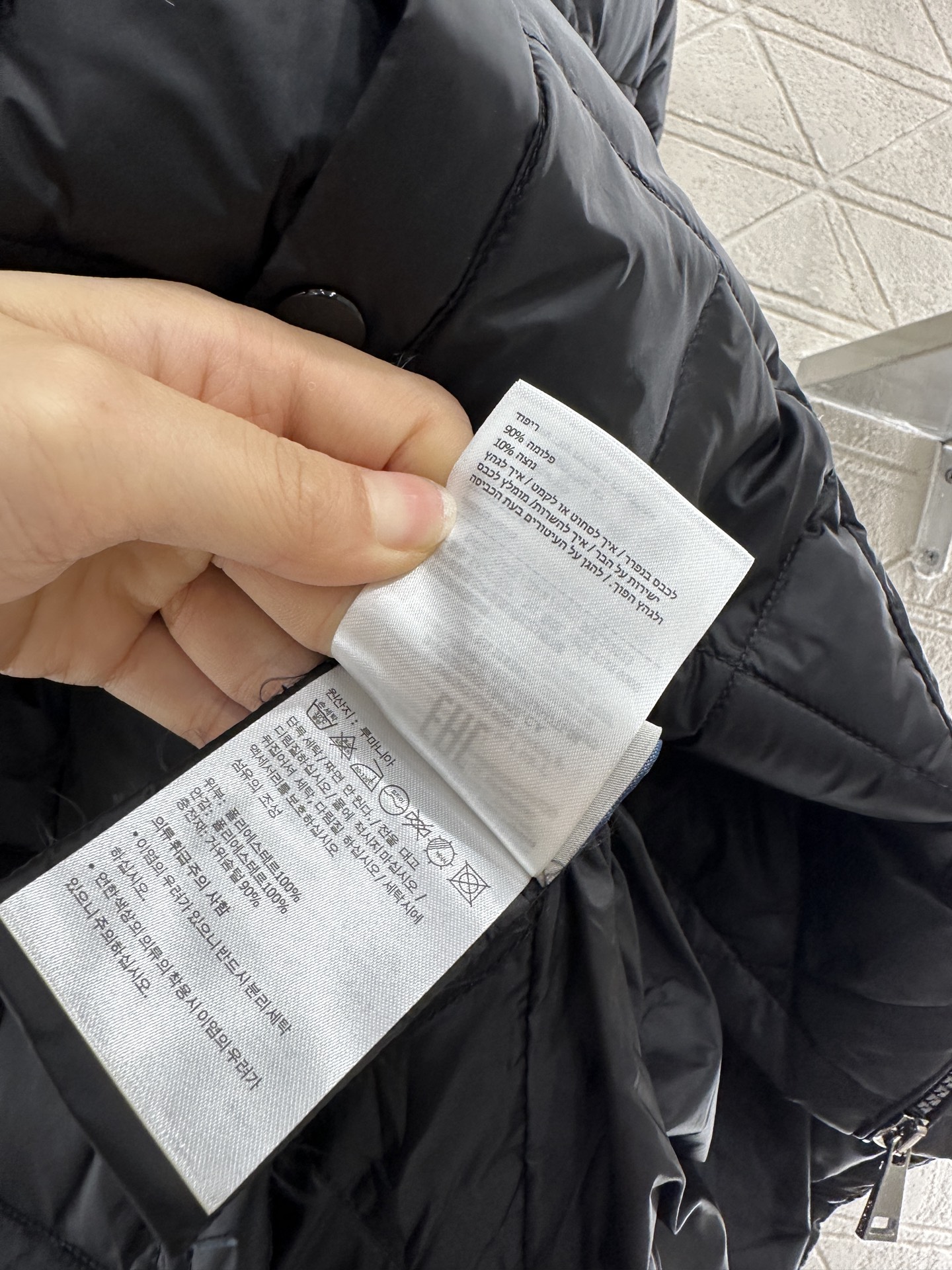 ♥Moncle*♥2025新品上架
     菱格连帽抽绳羽绒服
定制YB进口防风防水尼龙材质 其工艺还