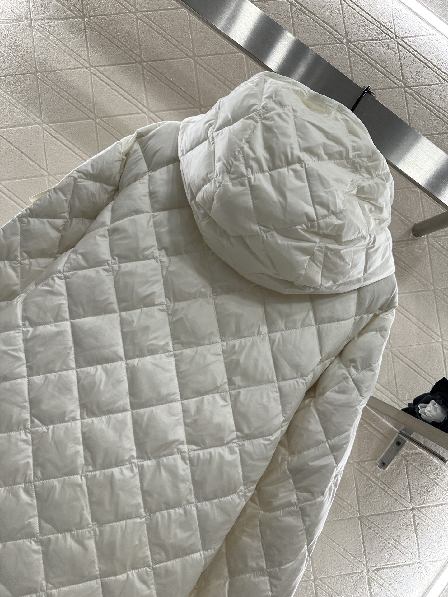 ♥Moncle*♥2025新品上架
     菱格连帽抽绳羽绒服
定制YB进口防风防水尼龙材质 其工艺还