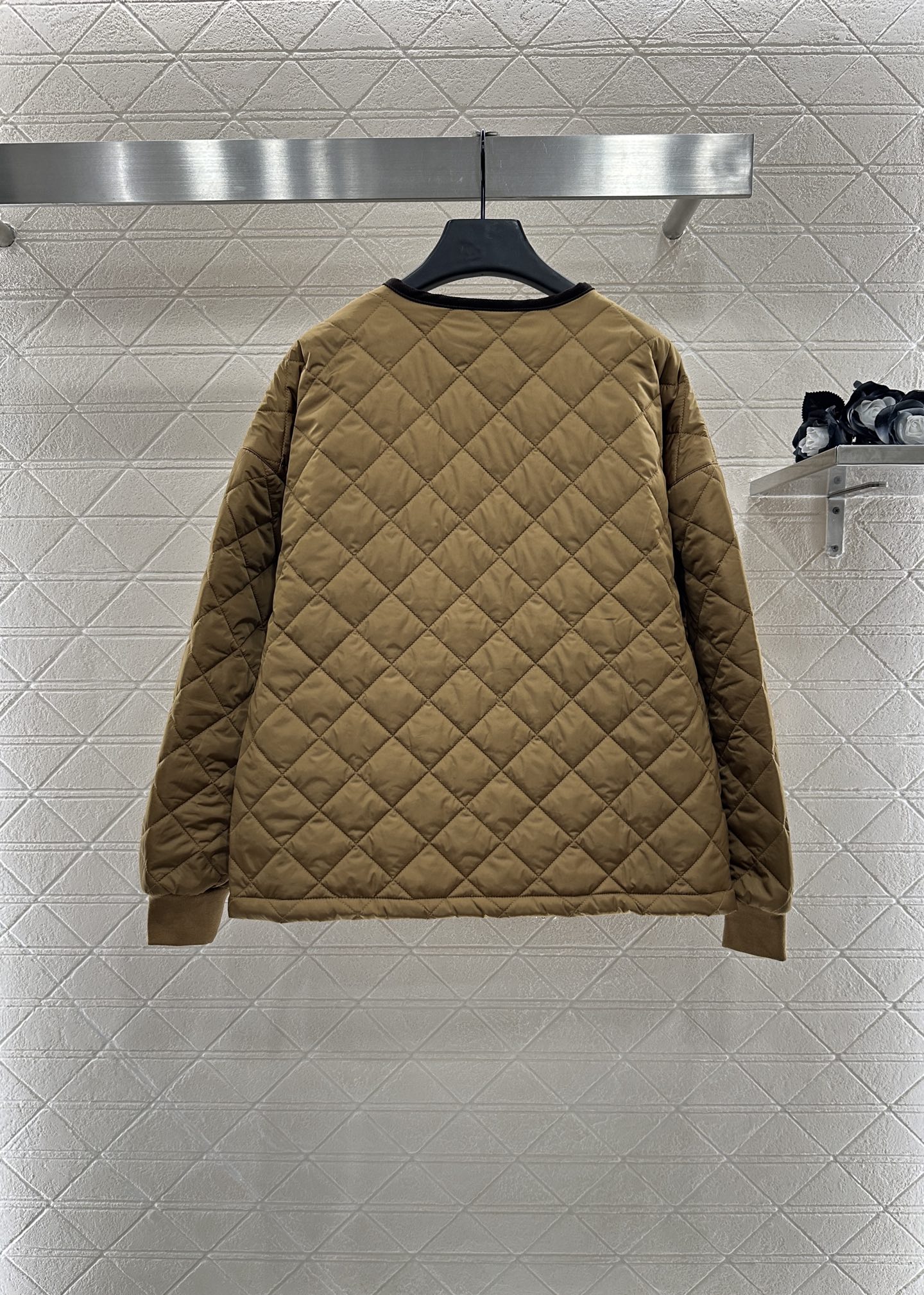 ♥Prad*♥2025新品上架
     菱格圆领羽绒棉服
定制YB进口防风防水尼龙材质 其工艺还原 升