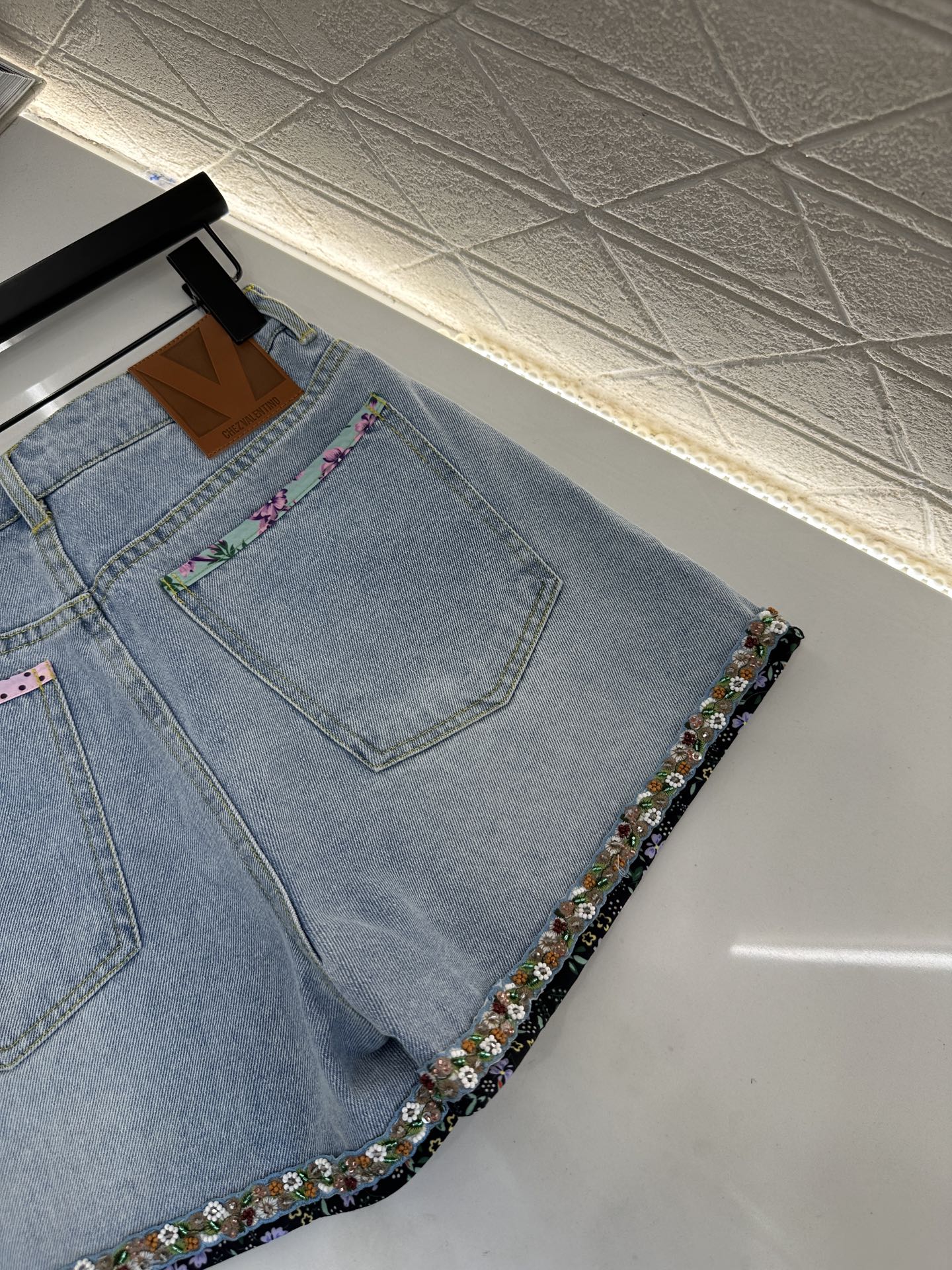 “2025 New Women’s Fashion Collection: High-Quality Custom Jeans with Unique Details and Brand Highlights” - 图片 8