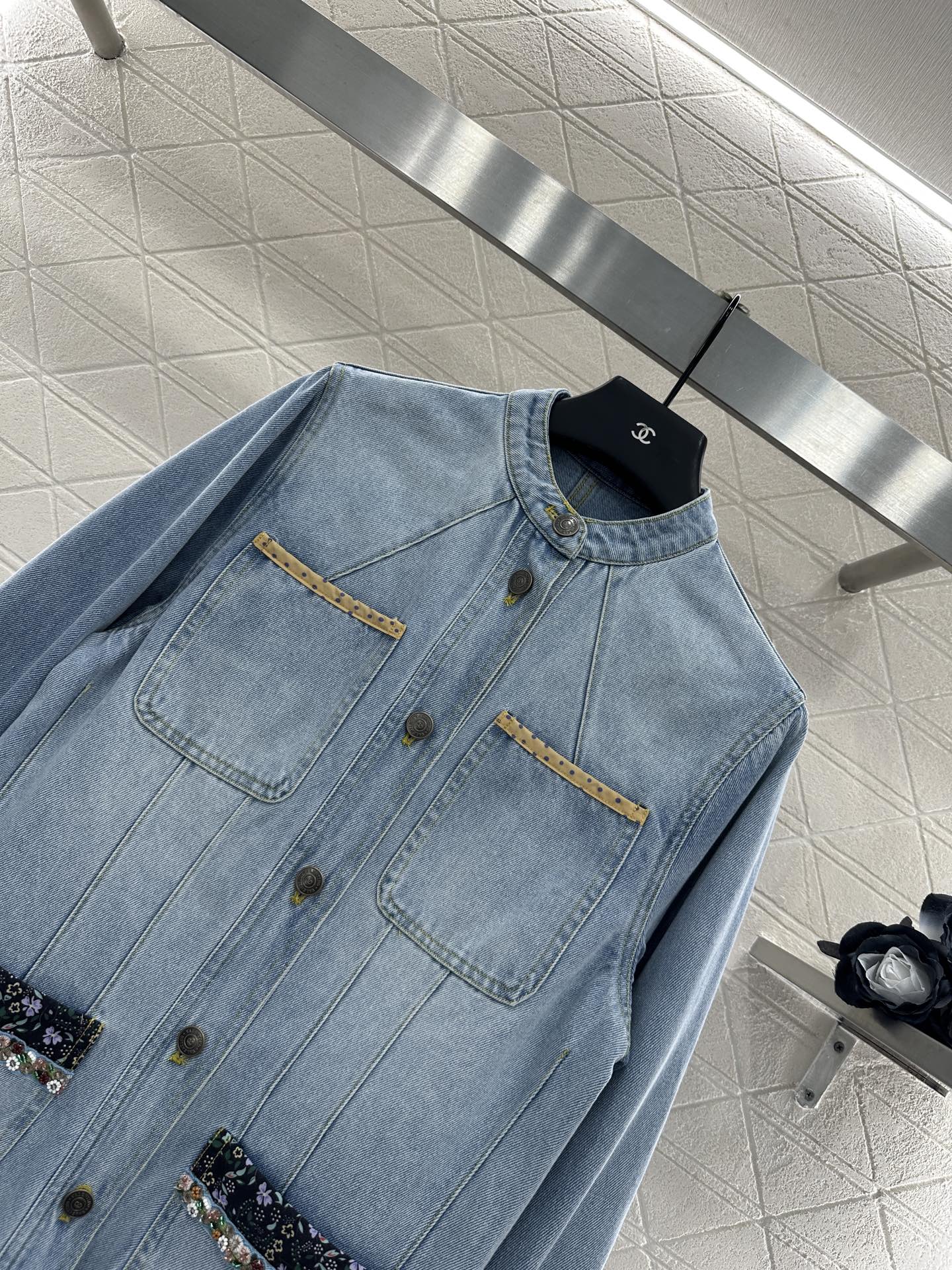 Women’s Suit: Valentin 2025 New Product with Customized Cowboy Coat and Cotton Jeans - 图片 3