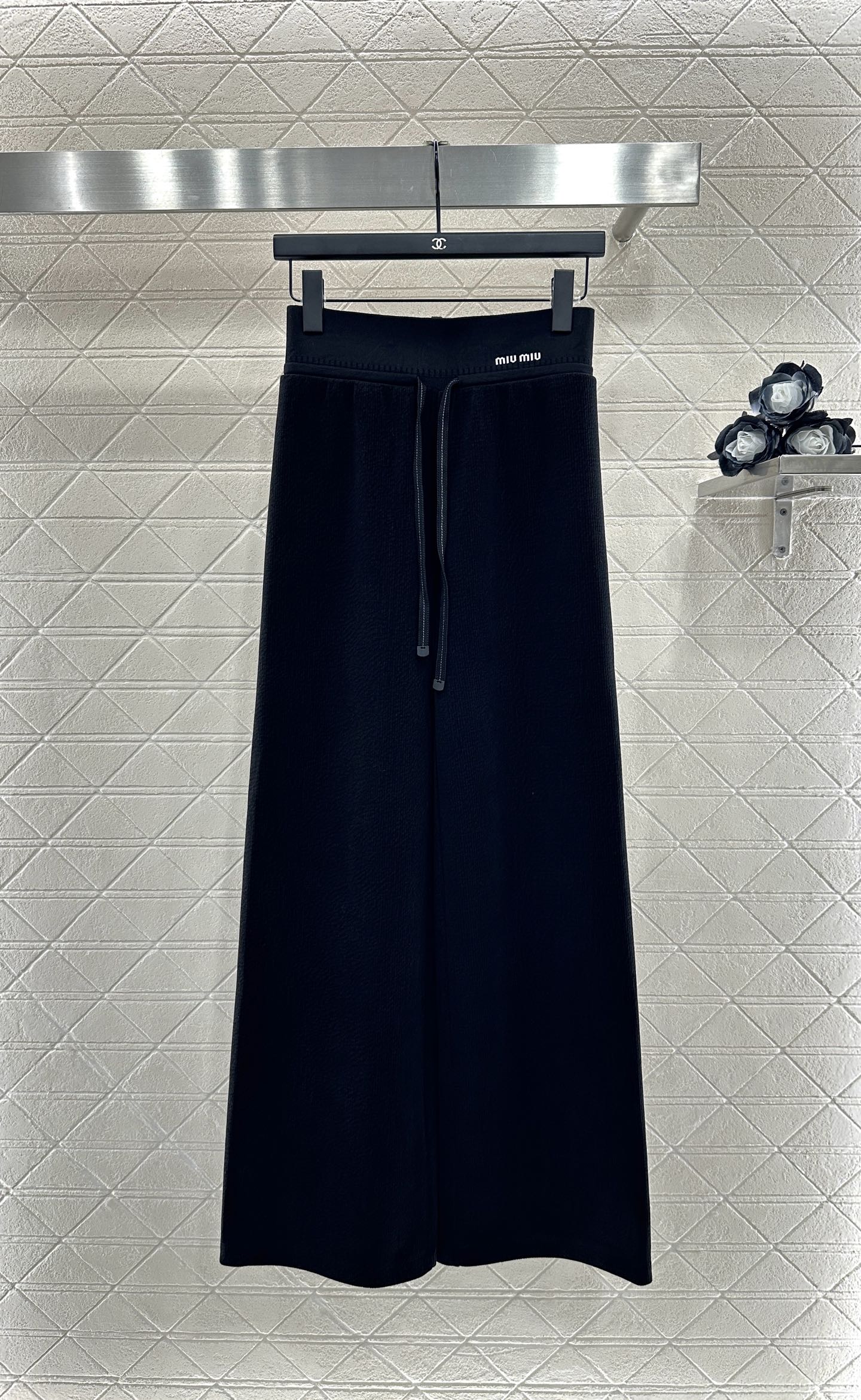 “Versatile Female Outfit P432: Comfortable Fabric, Wide Legs, and Stylish Flair Material for YB’s Import”