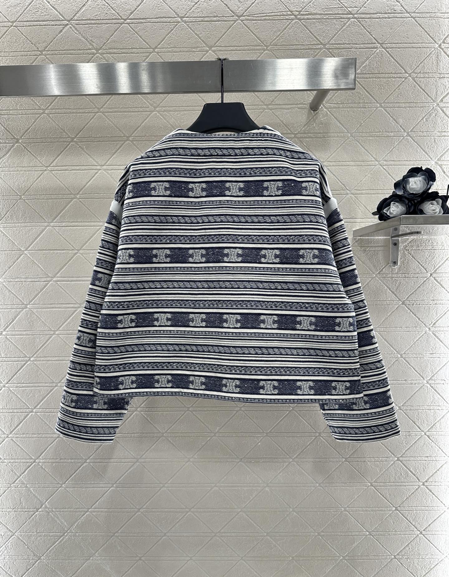 “Hard-Core Women’s Suit with Celin 225 New Product – Customizable Cotton-Wool Blend” - 图片 2