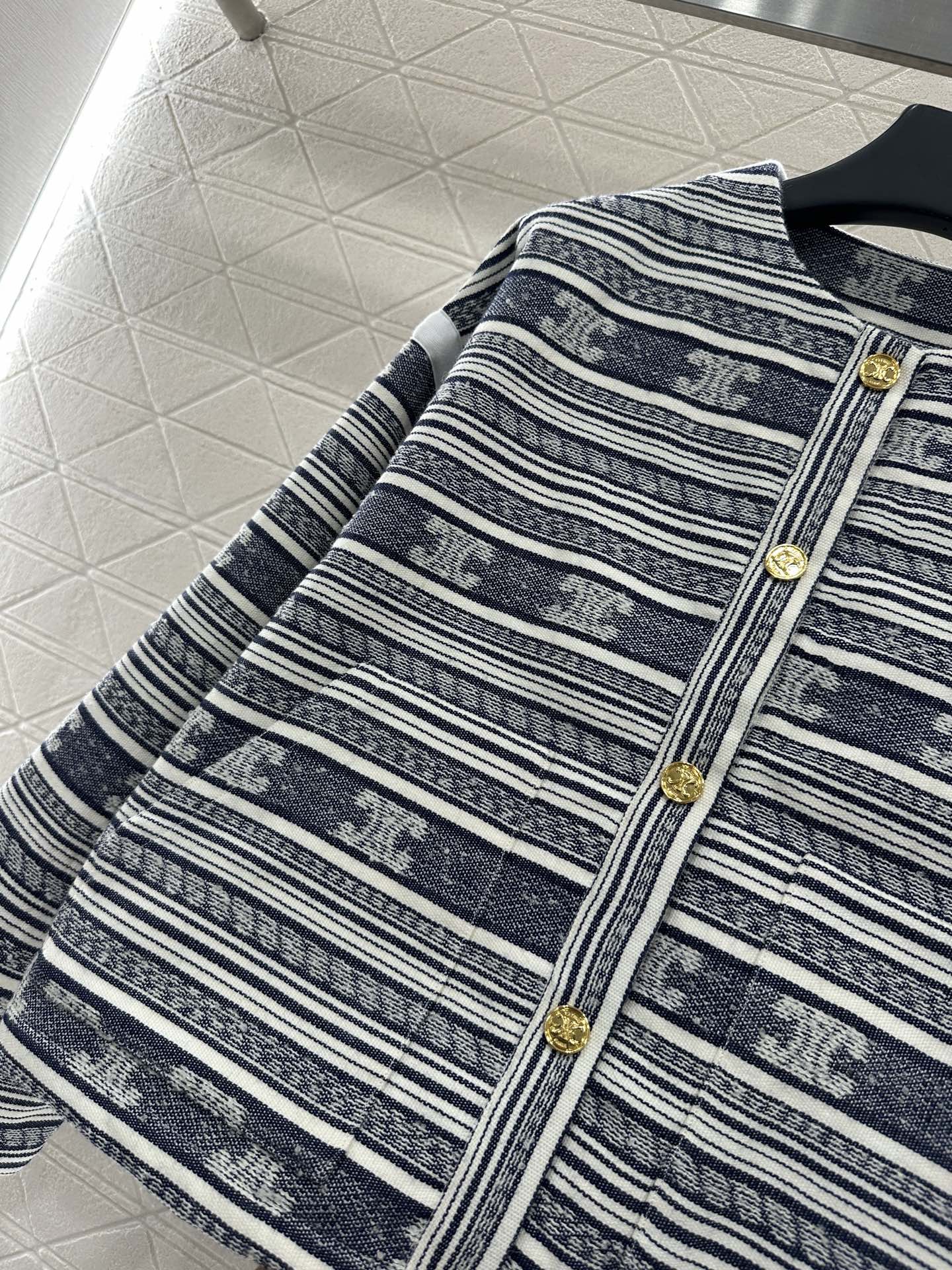 “Hard-Core Women’s Suit with Celin 225 New Product – Customizable Cotton-Wool Blend” - 图片 7
