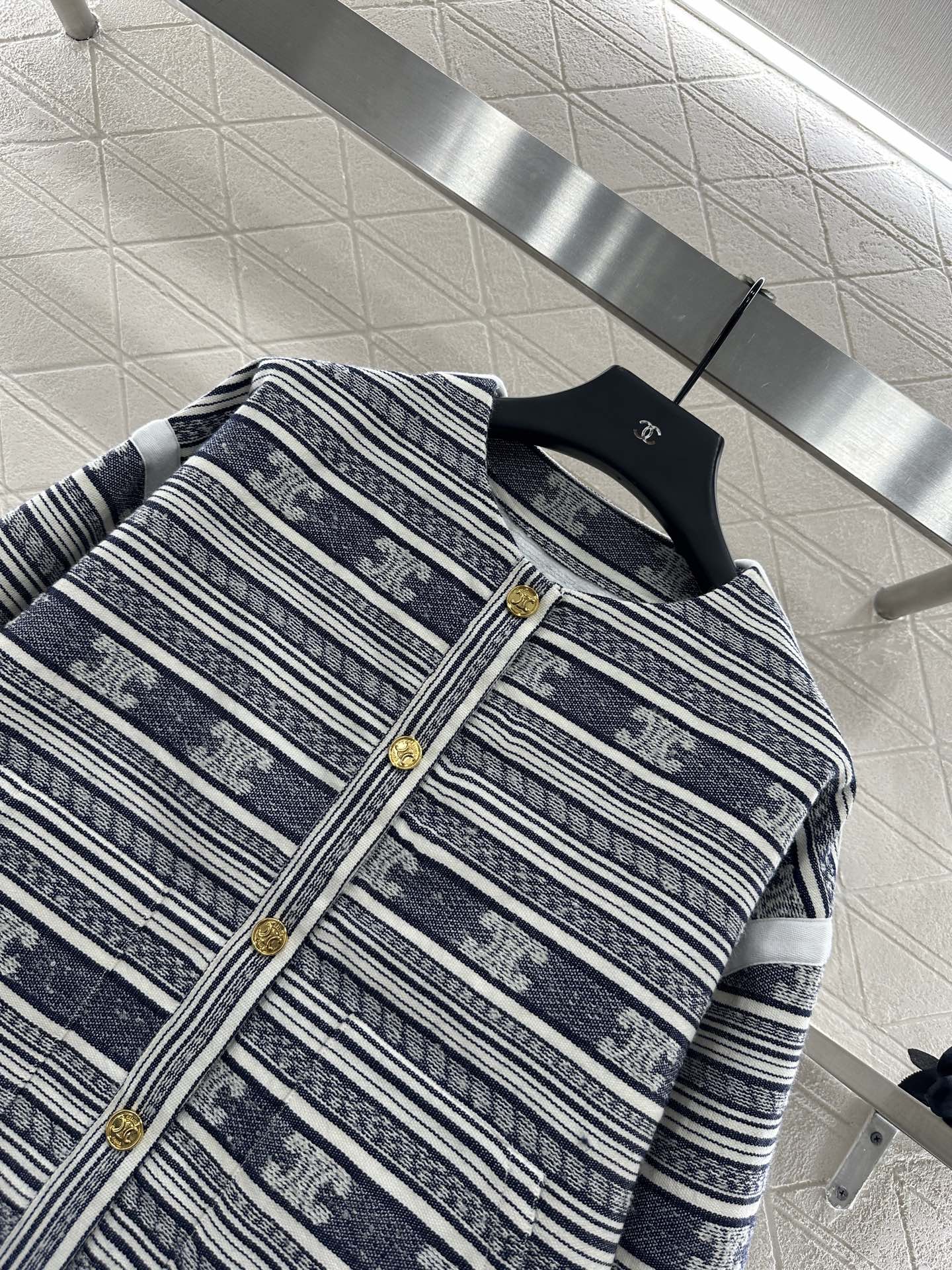 “Hard-Core Women’s Suit with Celin 225 New Product – Customizable Cotton-Wool Blend” - 图片 3