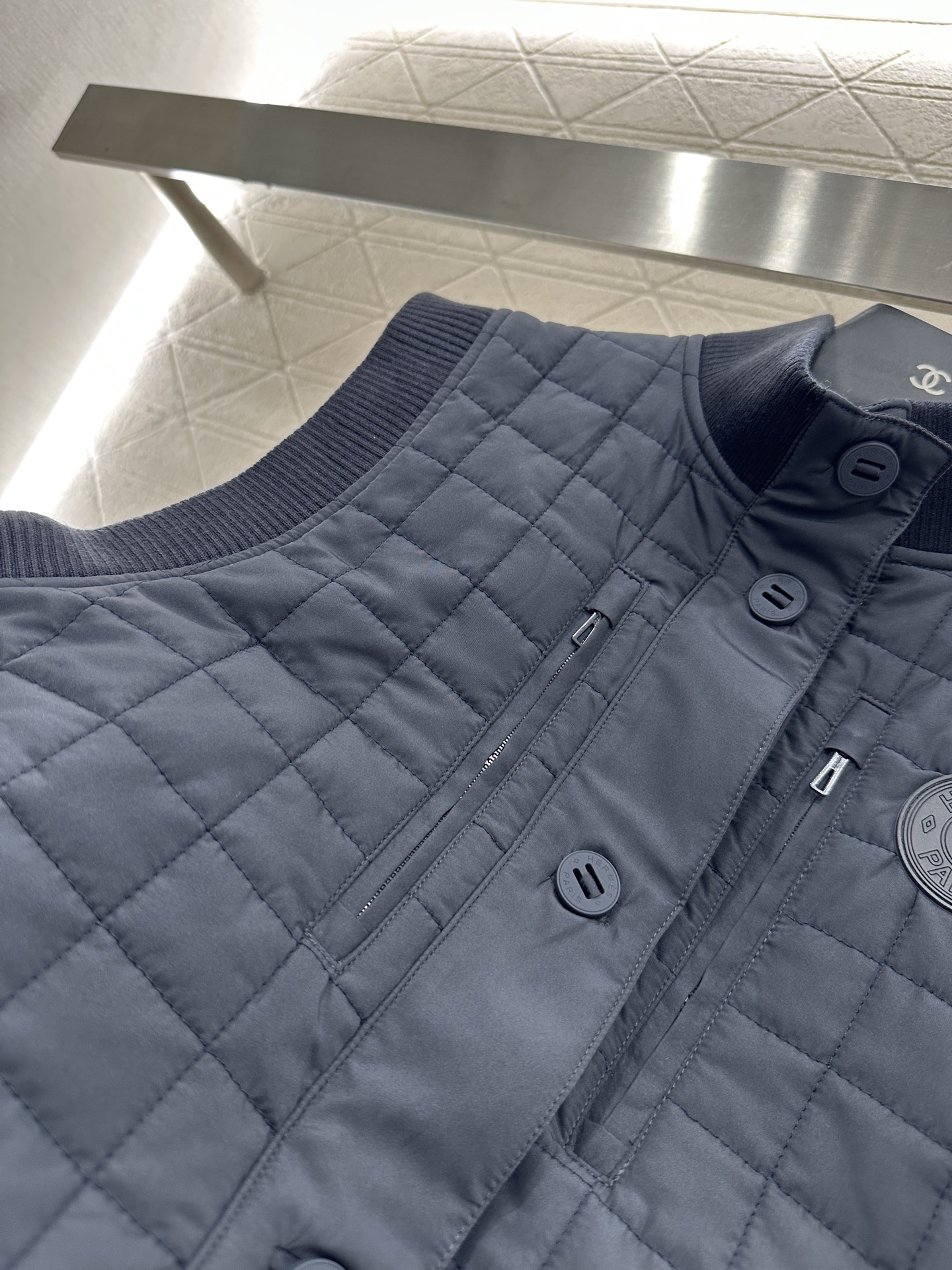 ♥Herme*♥2025新品上架
    格纹羽绒棉服马甲
定制YB进口尼龙材质 其工艺还原 提升秋冬御