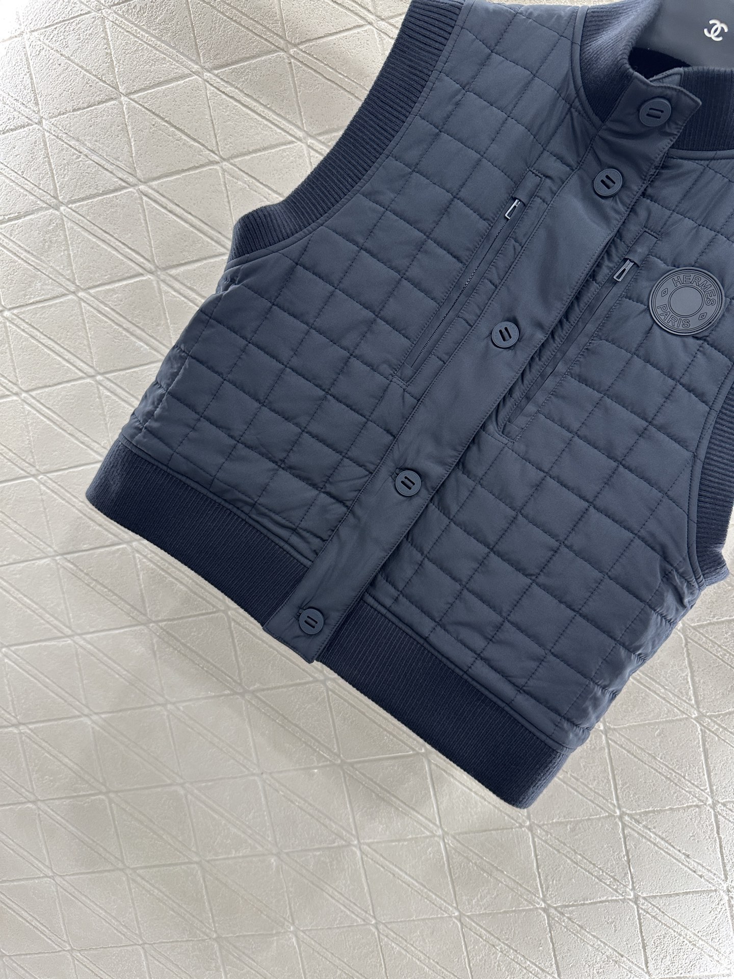 ♥Herme*♥2025新品上架
    格纹羽绒棉服马甲
定制YB进口尼龙材质 其工艺还原 提升秋冬御