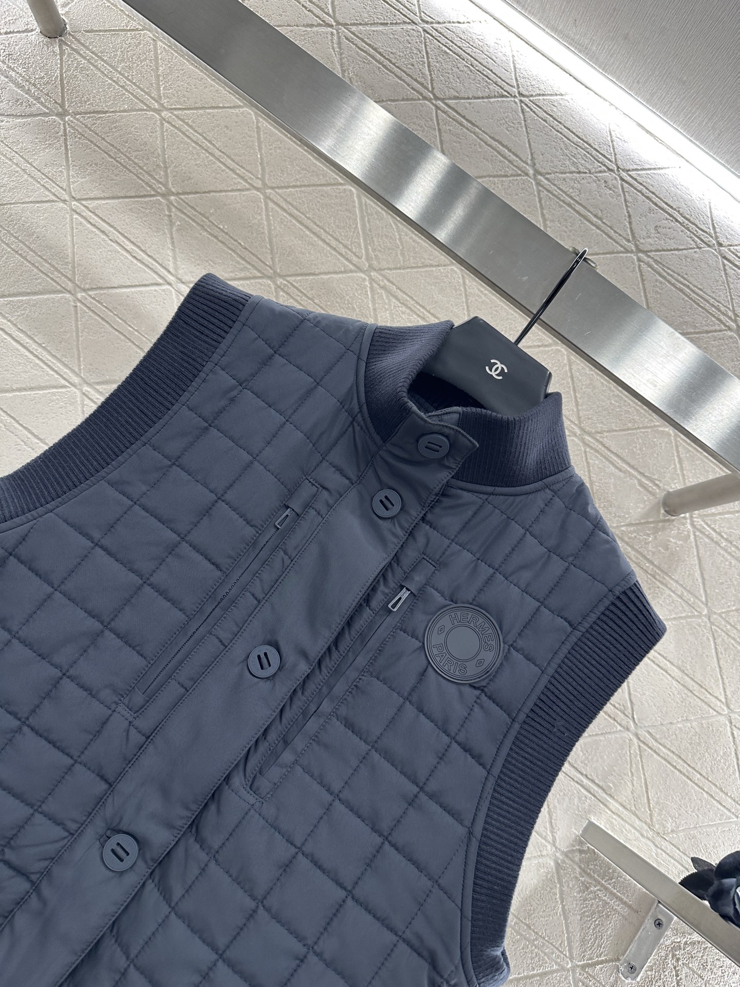 ♥Herme*♥2025新品上架
    格纹羽绒棉服马甲
定制YB进口尼龙材质 其工艺还原 提升秋冬御