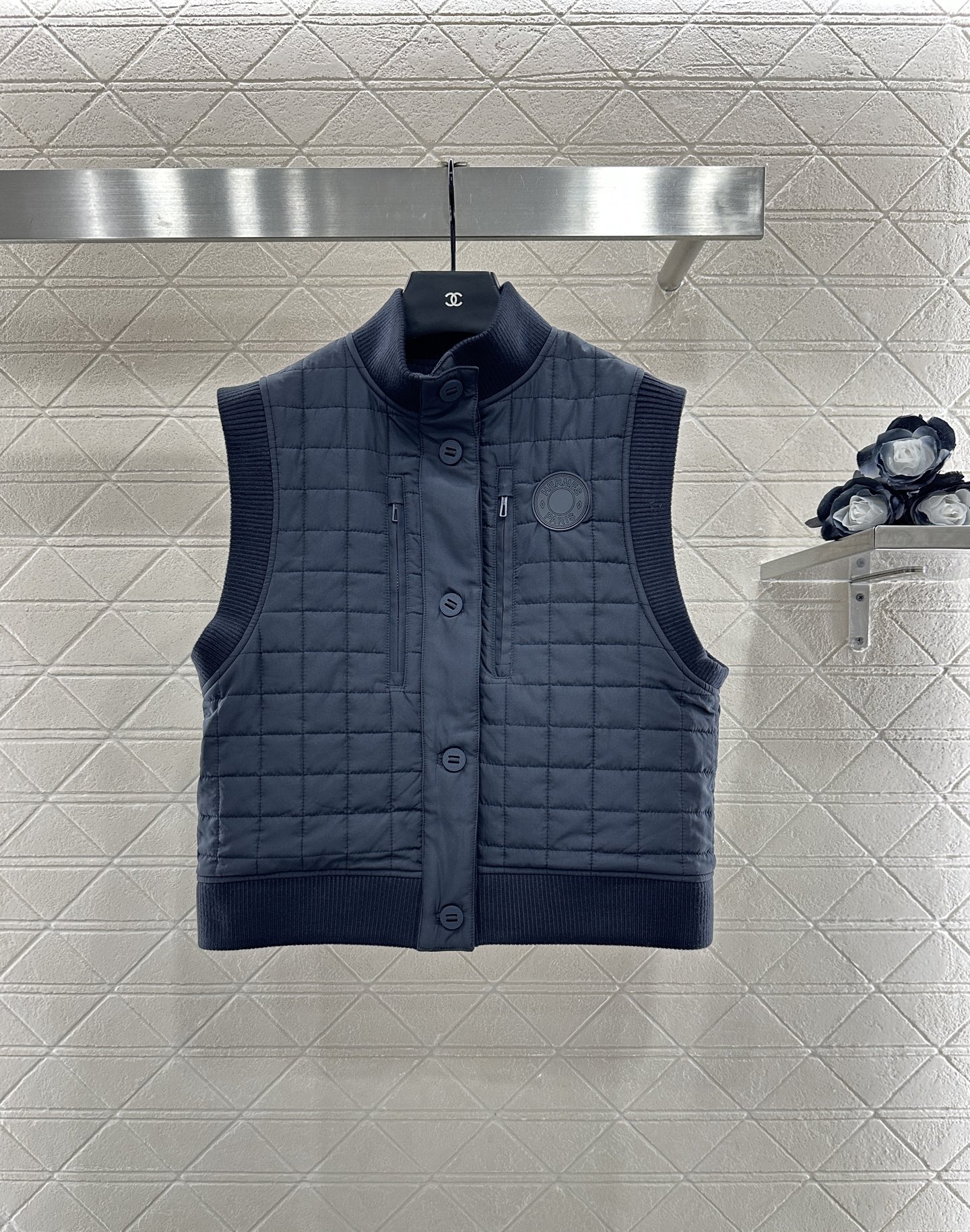 ♥Herme*♥2025新品上架
    格纹羽绒棉服马甲
定制YB进口尼龙材质 其工艺还原 提升秋冬御