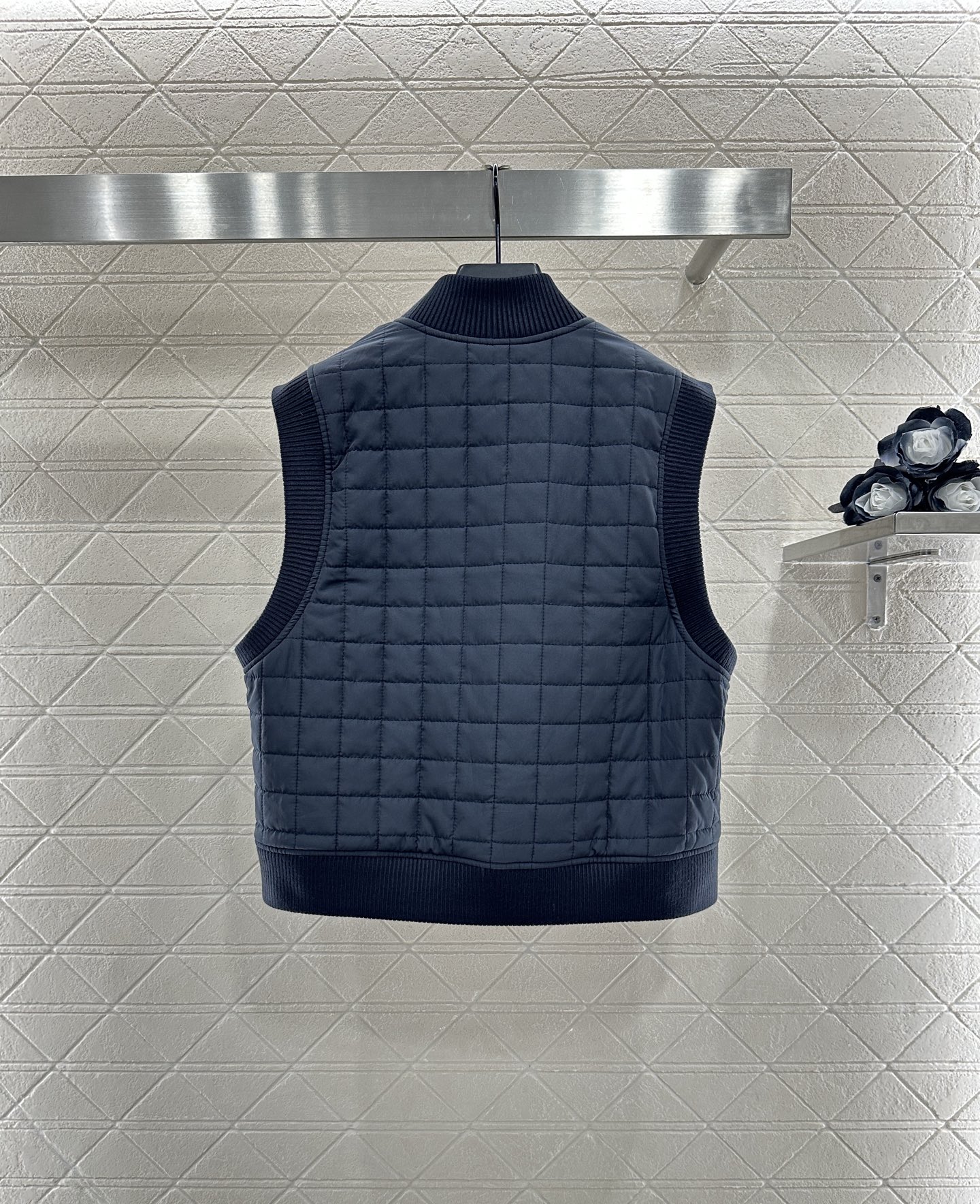 ♥Herme*♥2025新品上架
    格纹羽绒棉服马甲
定制YB进口尼龙材质 其工艺还原 提升秋冬御
