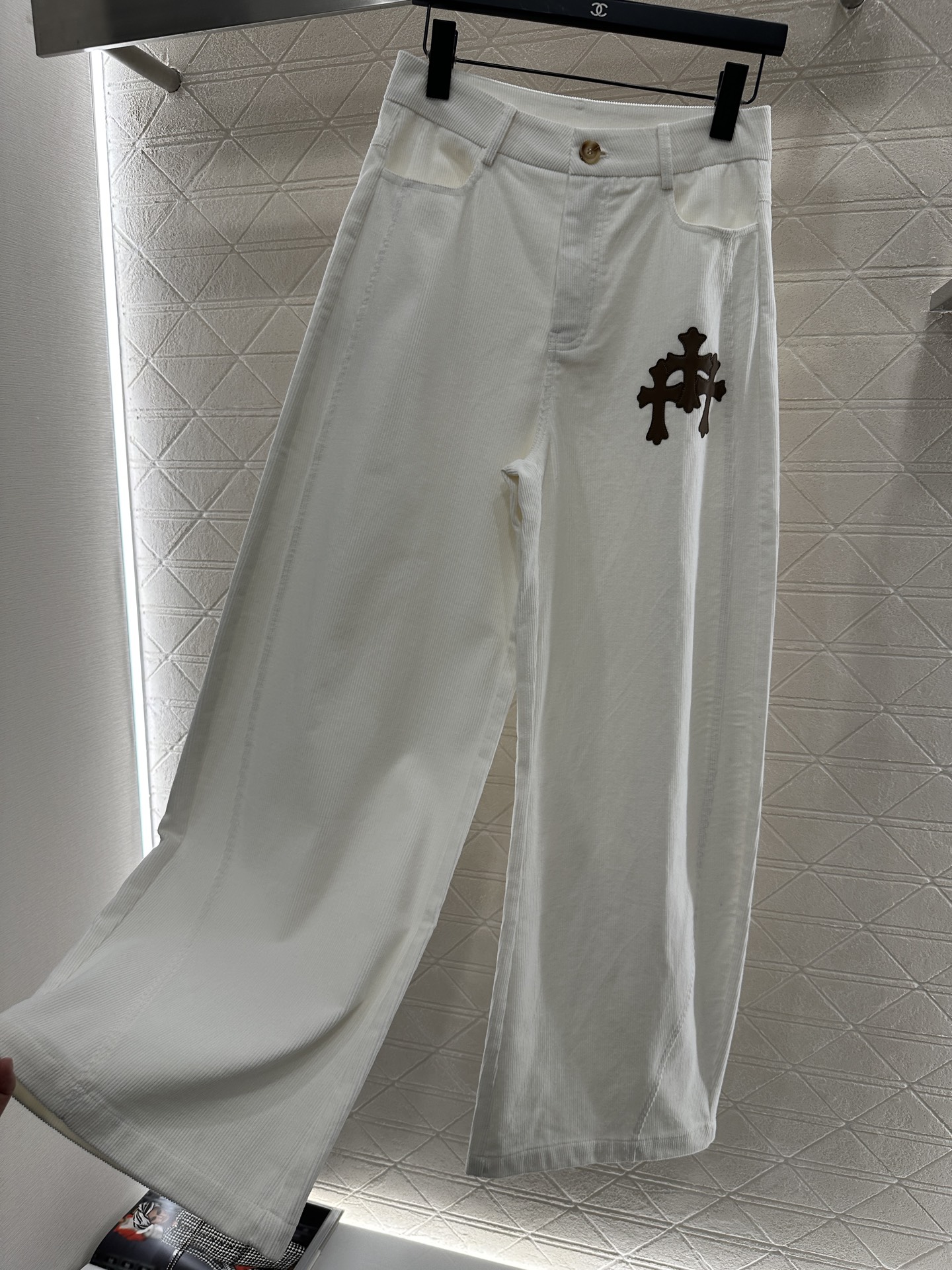 “2025 Women’s Fashion Suit: High-Waist Machete Pants with Cross-Crusted Decorations” - 图片 8