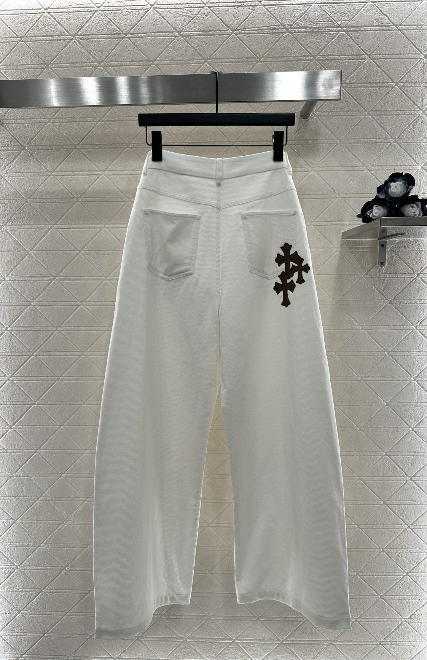 “2025 Women’s Fashion Suit: High-Waist Machete Pants with Cross-Crusted Decorations” - 图片 2
