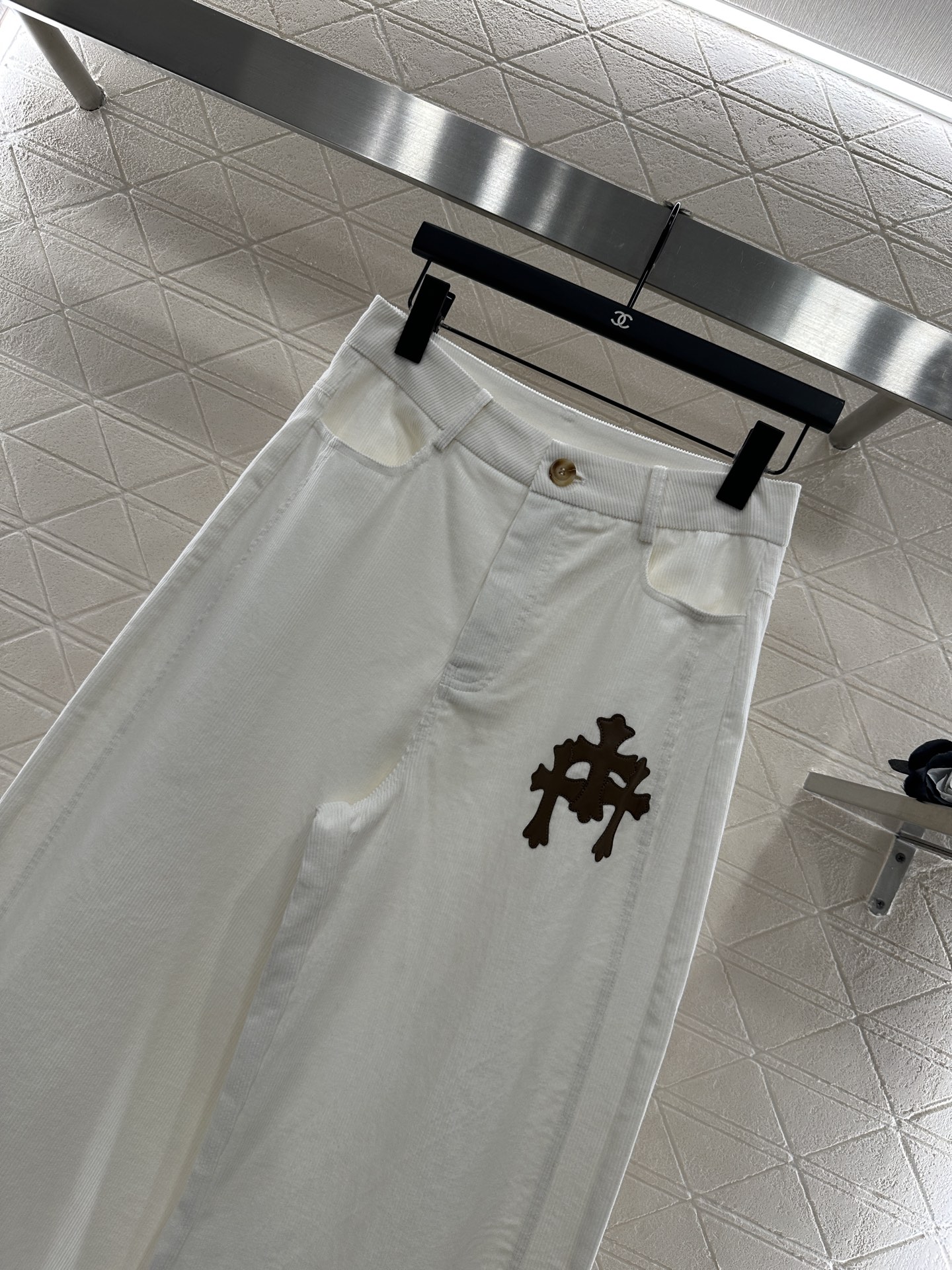 “2025 Women’s Fashion Suit: High-Waist Machete Pants with Cross-Crusted Decorations” - 图片 3