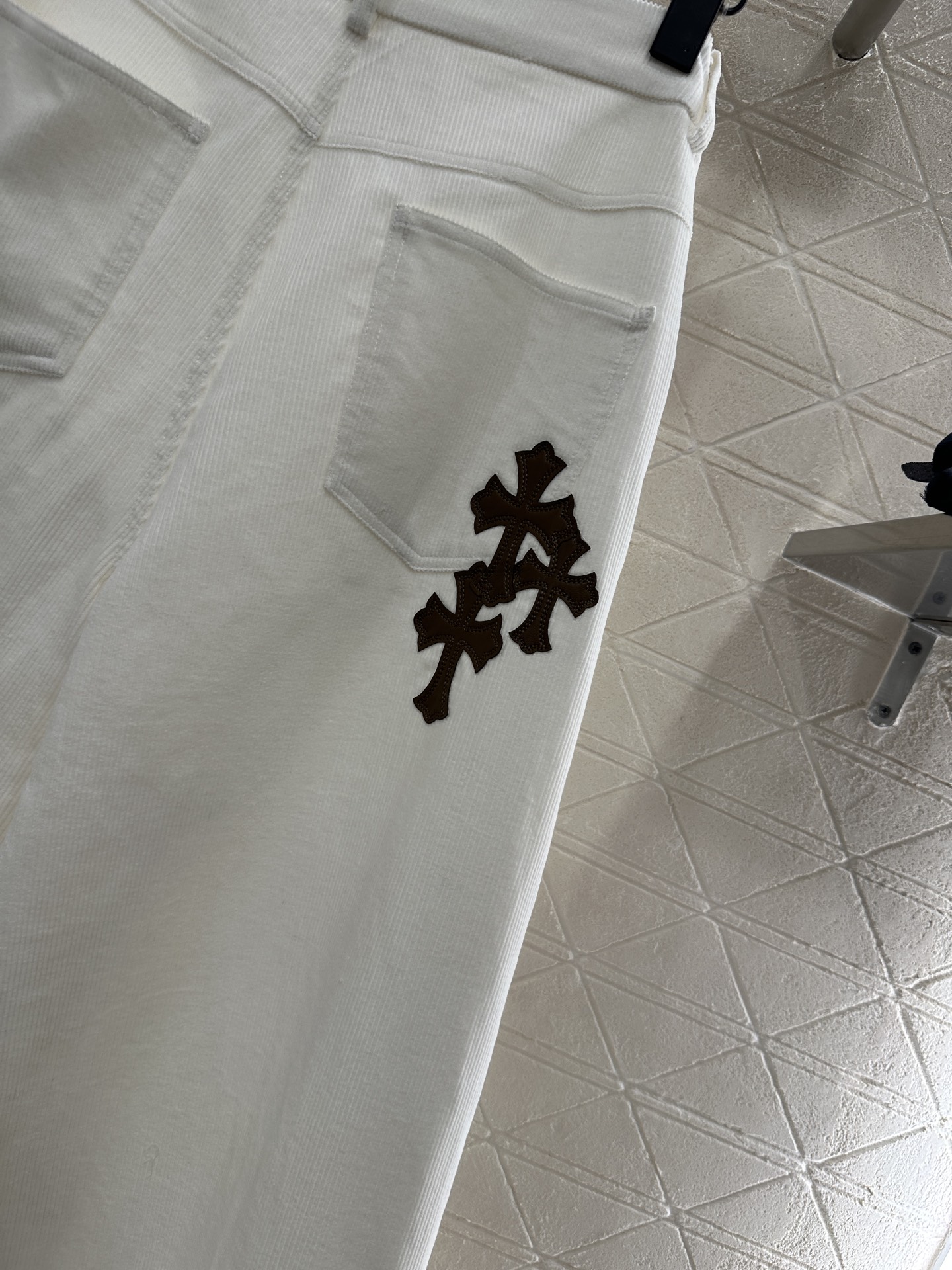 “2025 Women’s Fashion Suit: High-Waist Machete Pants with Cross-Crusted Decorations” - 图片 5