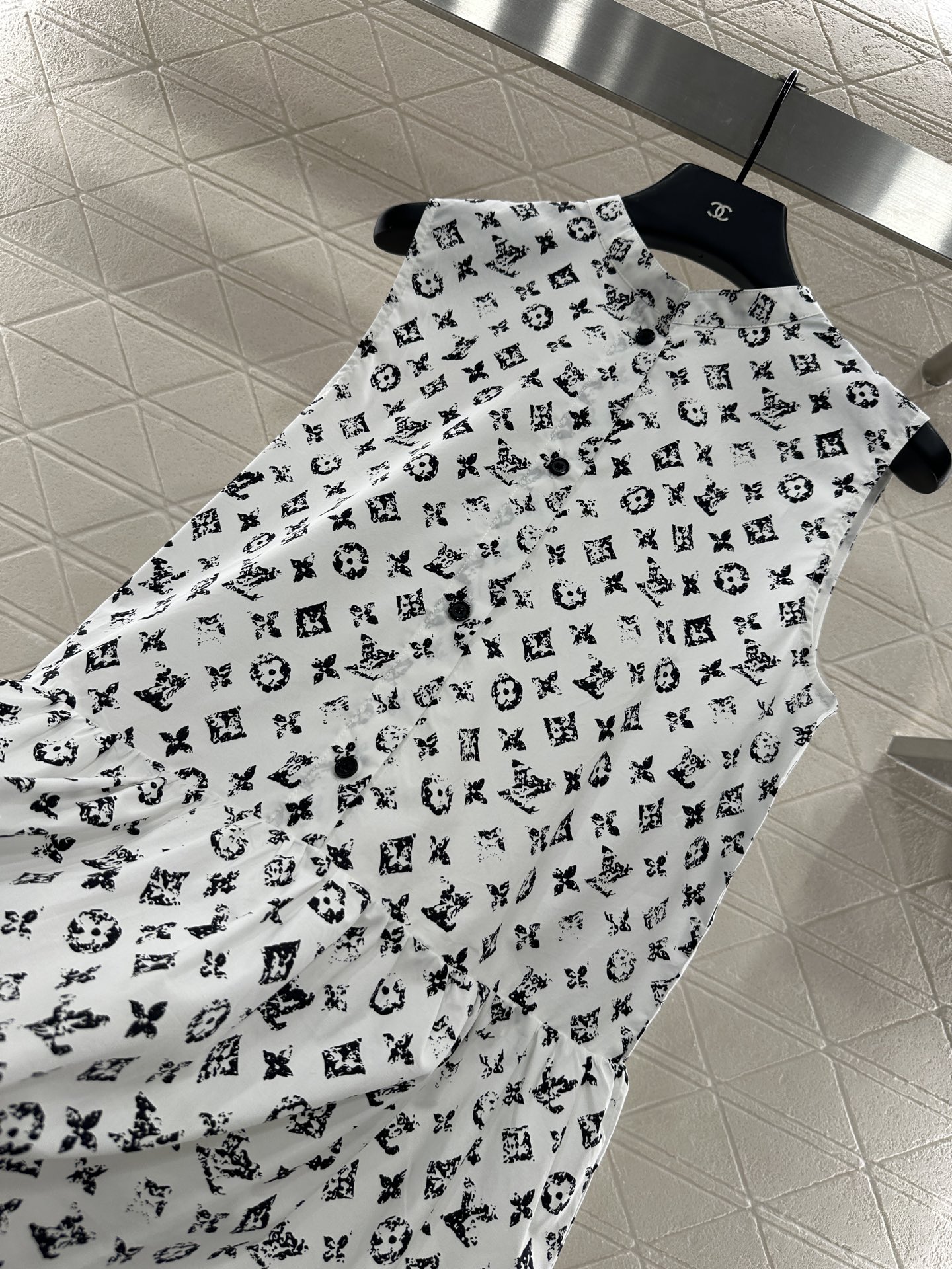 “2025 Louis Vuitton Stamped Women’s Suit: Customizable, Comfortable, and Stylish” - 图片 7