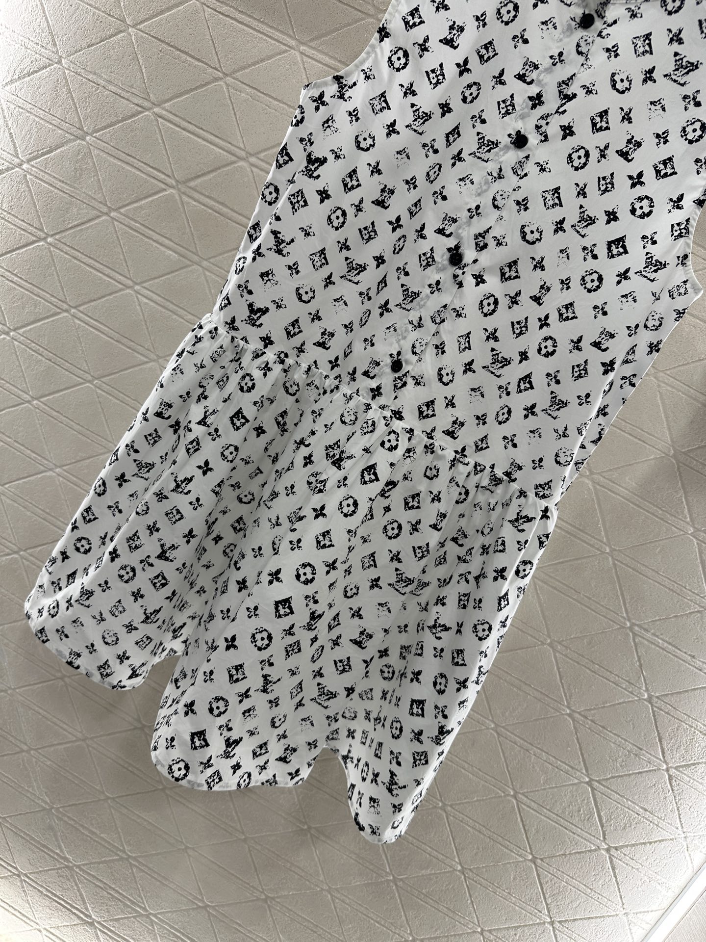 “2025 Louis Vuitton Stamped Women’s Suit: Customizable, Comfortable, and Stylish” - 图片 5