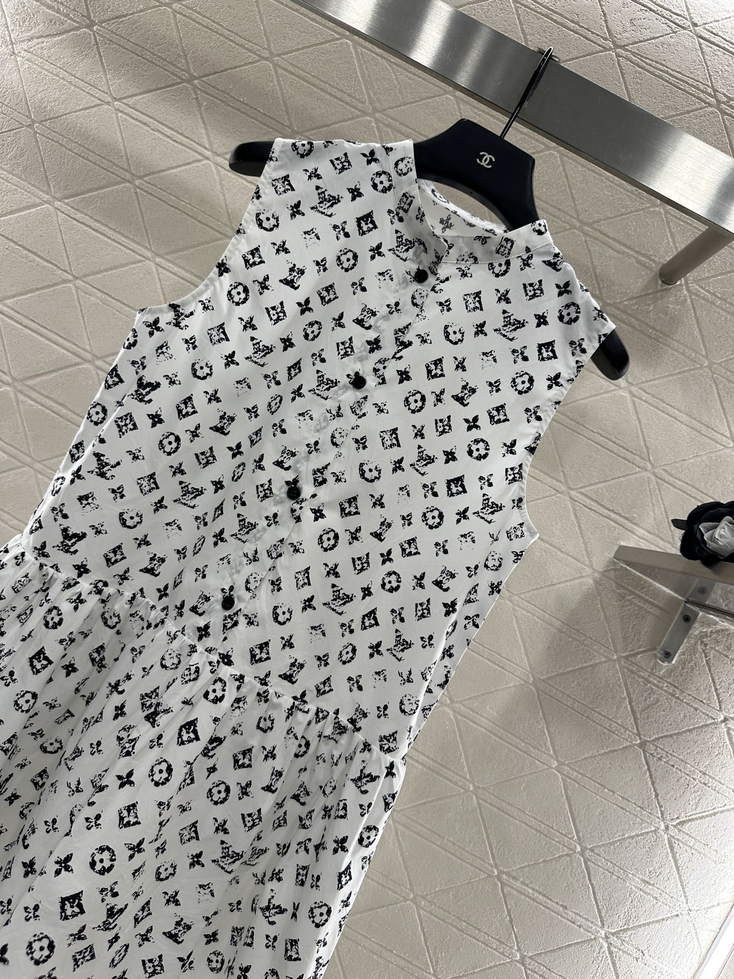 “2025 Louis Vuitton Stamped Women’s Suit: Customizable, Comfortable, and Stylish” - 图片 3