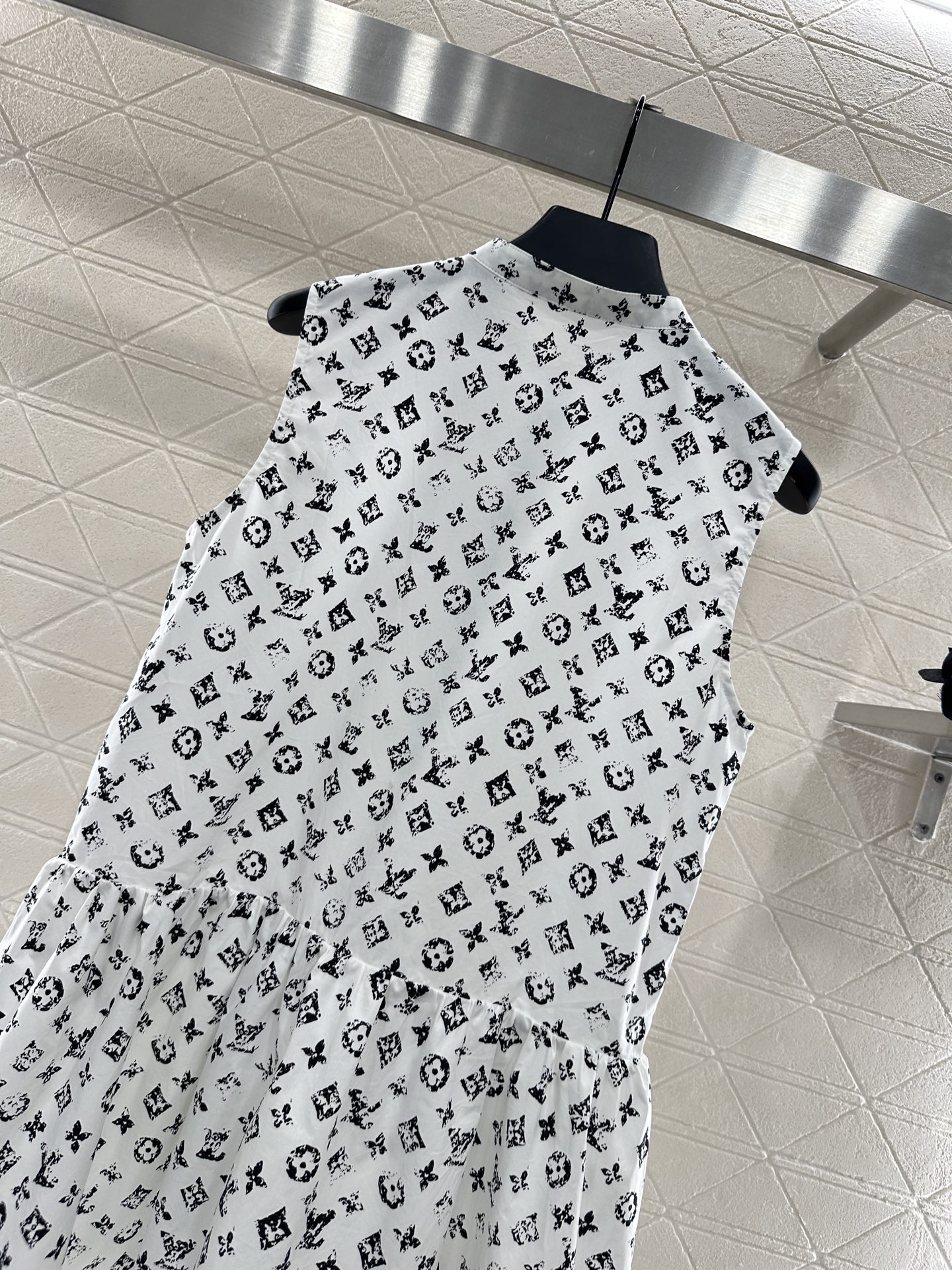 “2025 Louis Vuitton Stamped Women’s Suit: Customizable, Comfortable, and Stylish” - 图片 4