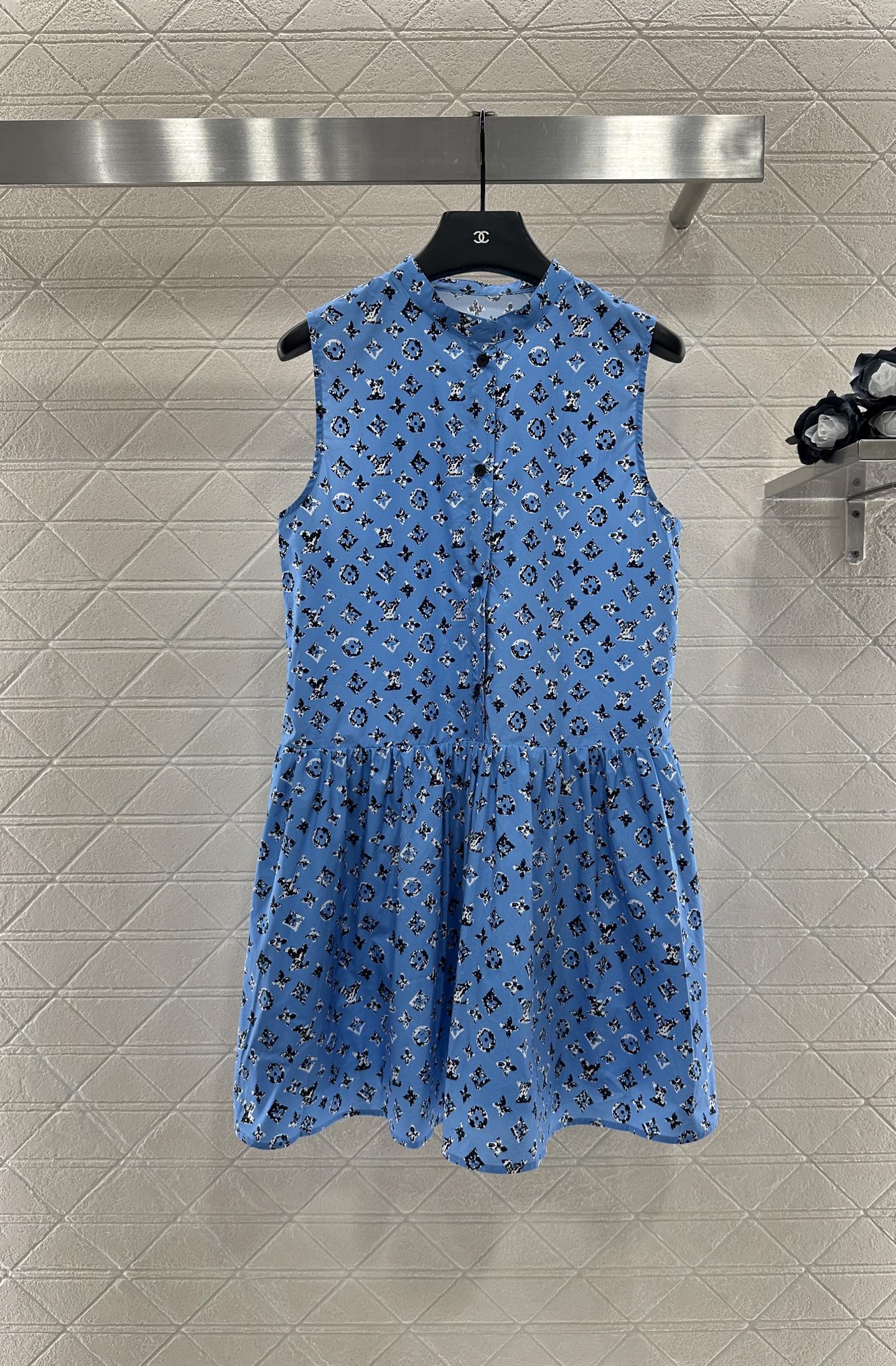 “Louis Vuitton 2025 Stamped Vest Suit for Women: Comfortable and Stylish Customizable Outfit”