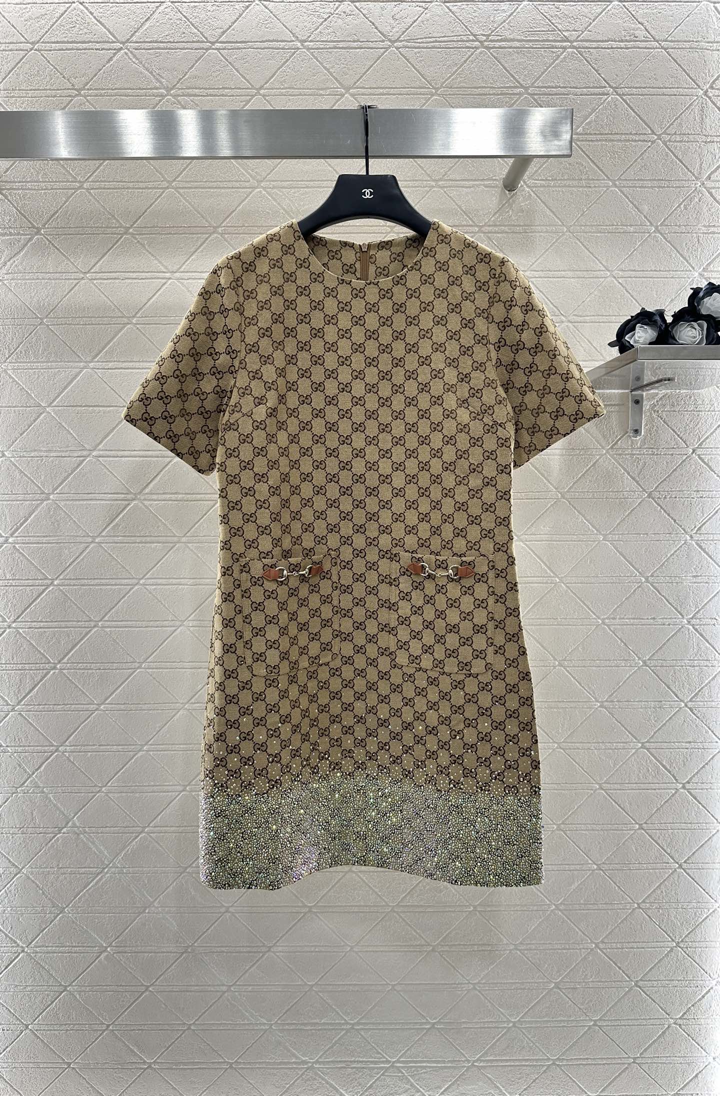 “High-Quality Gucci 2025 Short-Sleeve Dress with Floral Design and Luxurious Details for Day-to-Day Commuting” - 图片 1
