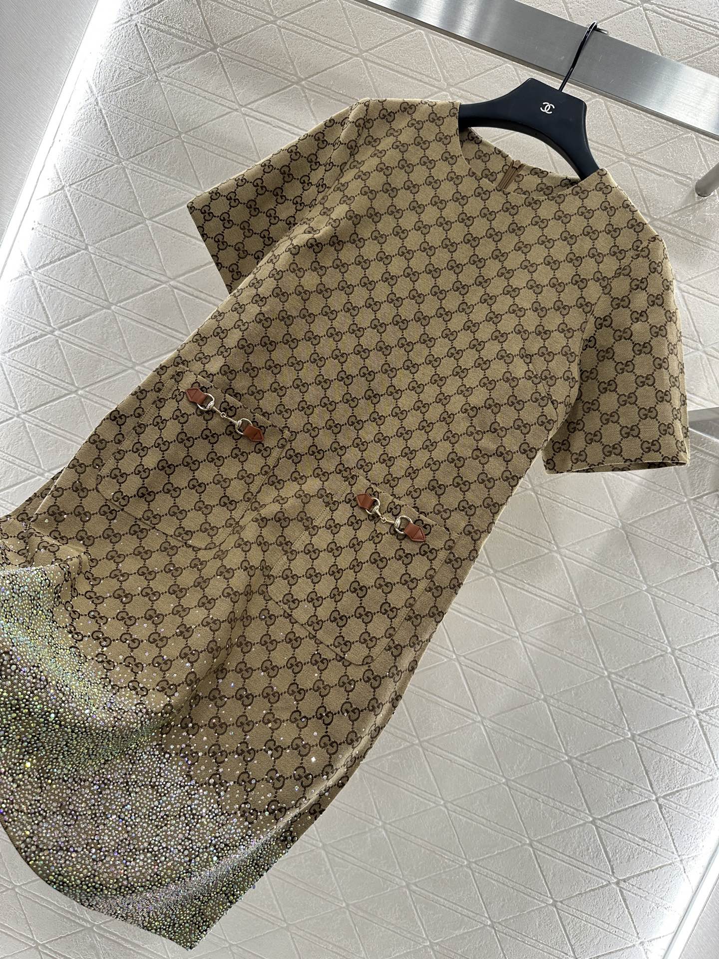 “High-Quality Gucci 2025 Short-Sleeve Dress with Floral Design and Luxurious Details for Day-to-Day Commuting” - 图片 6