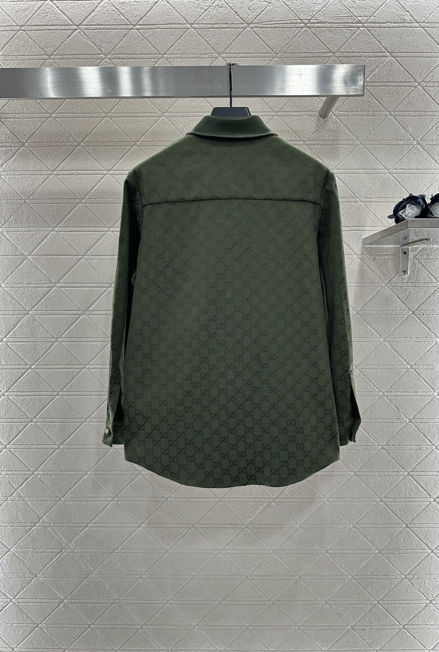 Gucci 2025 New Products: Customizable Female Suit with Wide-Legged Pants and Brand-Specific Design - 图片 2
