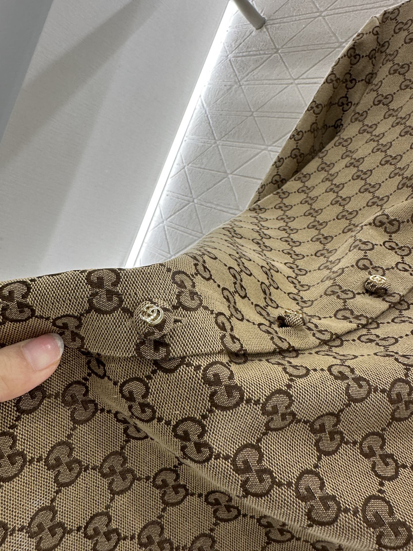 “2025 New Gucci Products: Skin-Skinned Shirts and Pants Suit Collection for Fashionable and Customized Looks” - 图片 5