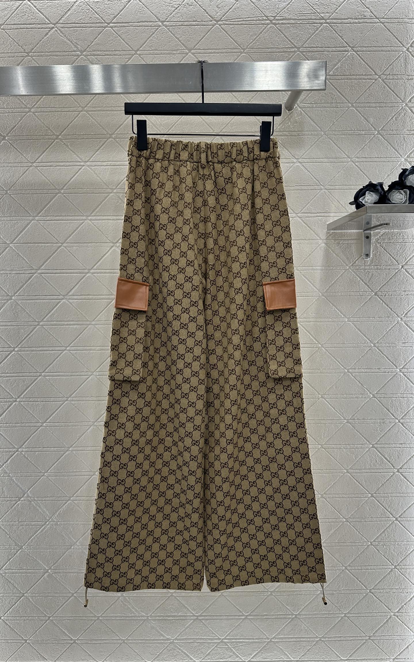 “2025 New Gucci Products: Skin-Skinned Shirts and Pants Suit Collection for Fashionable and Customized Looks” - 图片 8