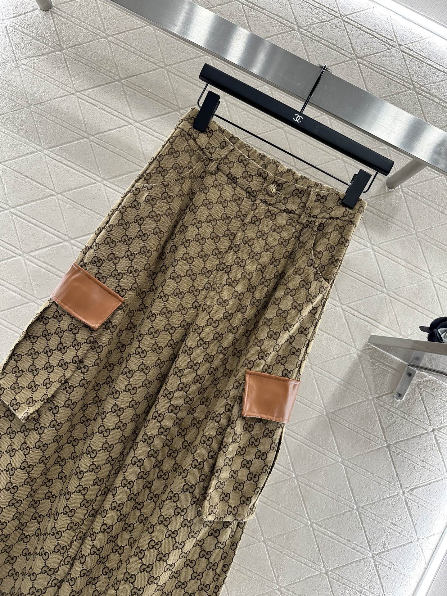 “2025 New Gucci Products: Skin-Skinned Shirts and Pants Suit Collection for Fashionable and Customized Looks” - 图片 9
