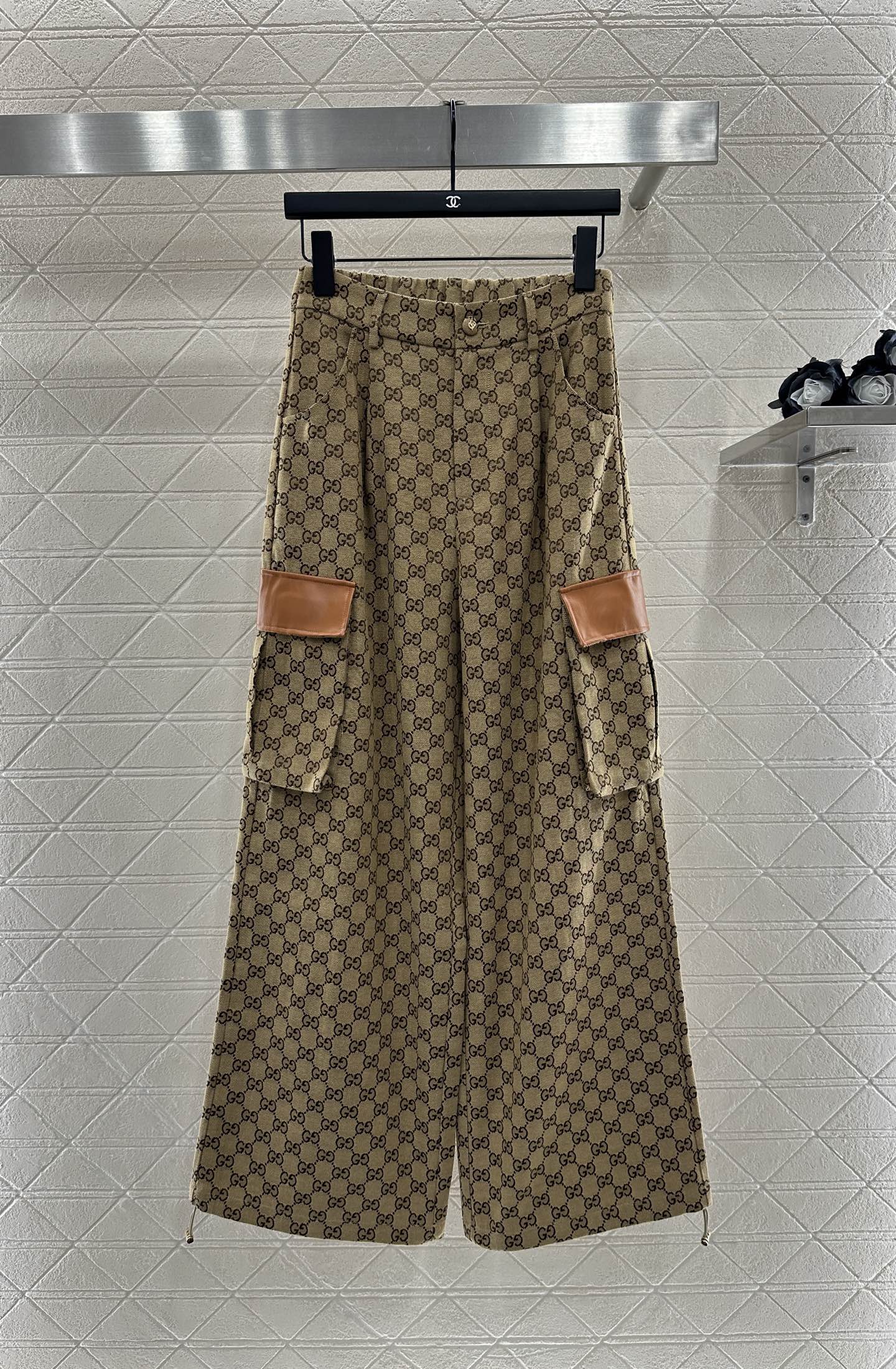 “2025 New Gucci Products: Skin-Skinned Shirts and Pants Suit Collection for Fashionable and Customized Looks” - 图片 7