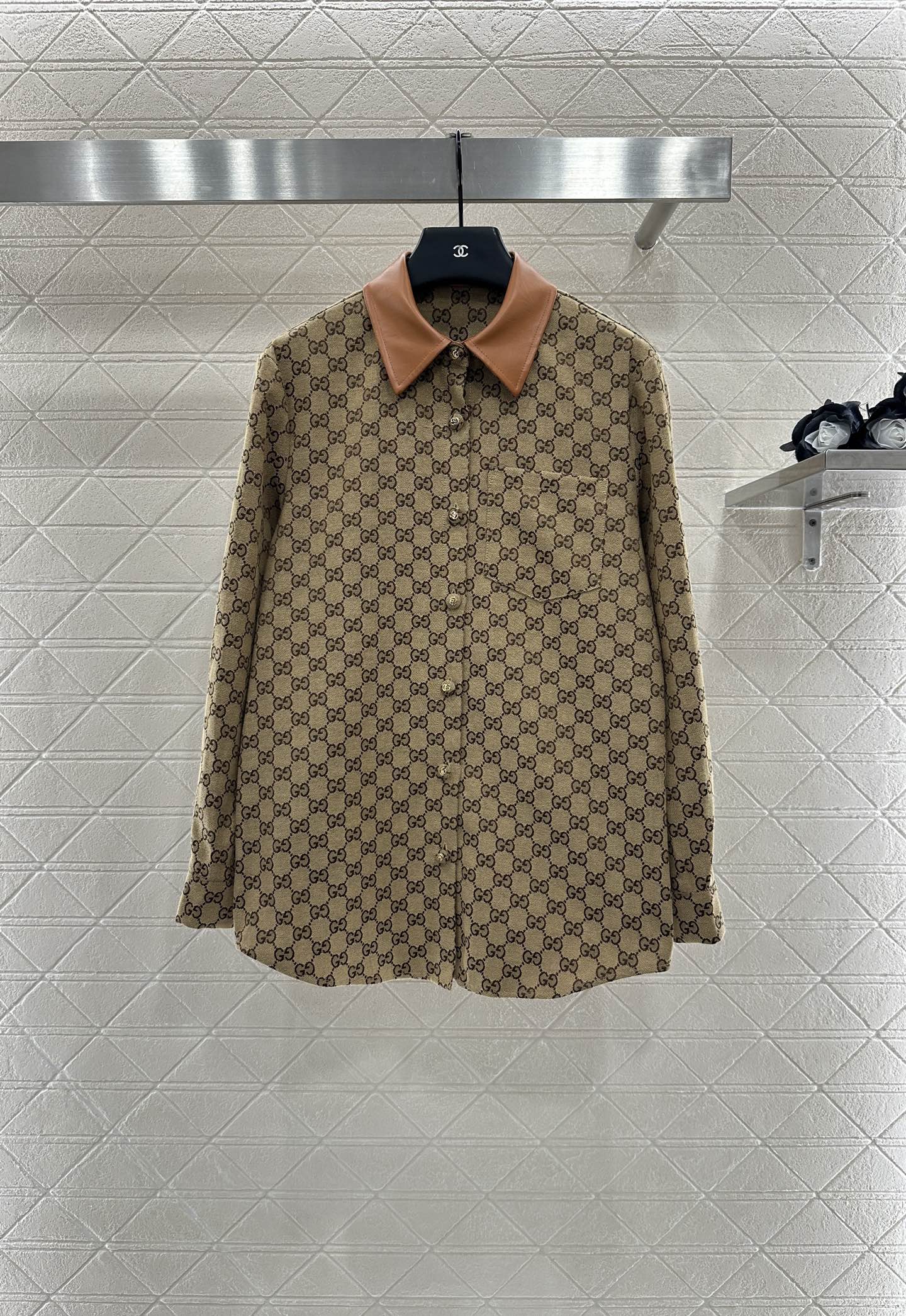 “2025 New Gucci Products: Skin-Skinned Shirts and Pants Suit Collection for Fashionable and Customized Looks” - 图片 1