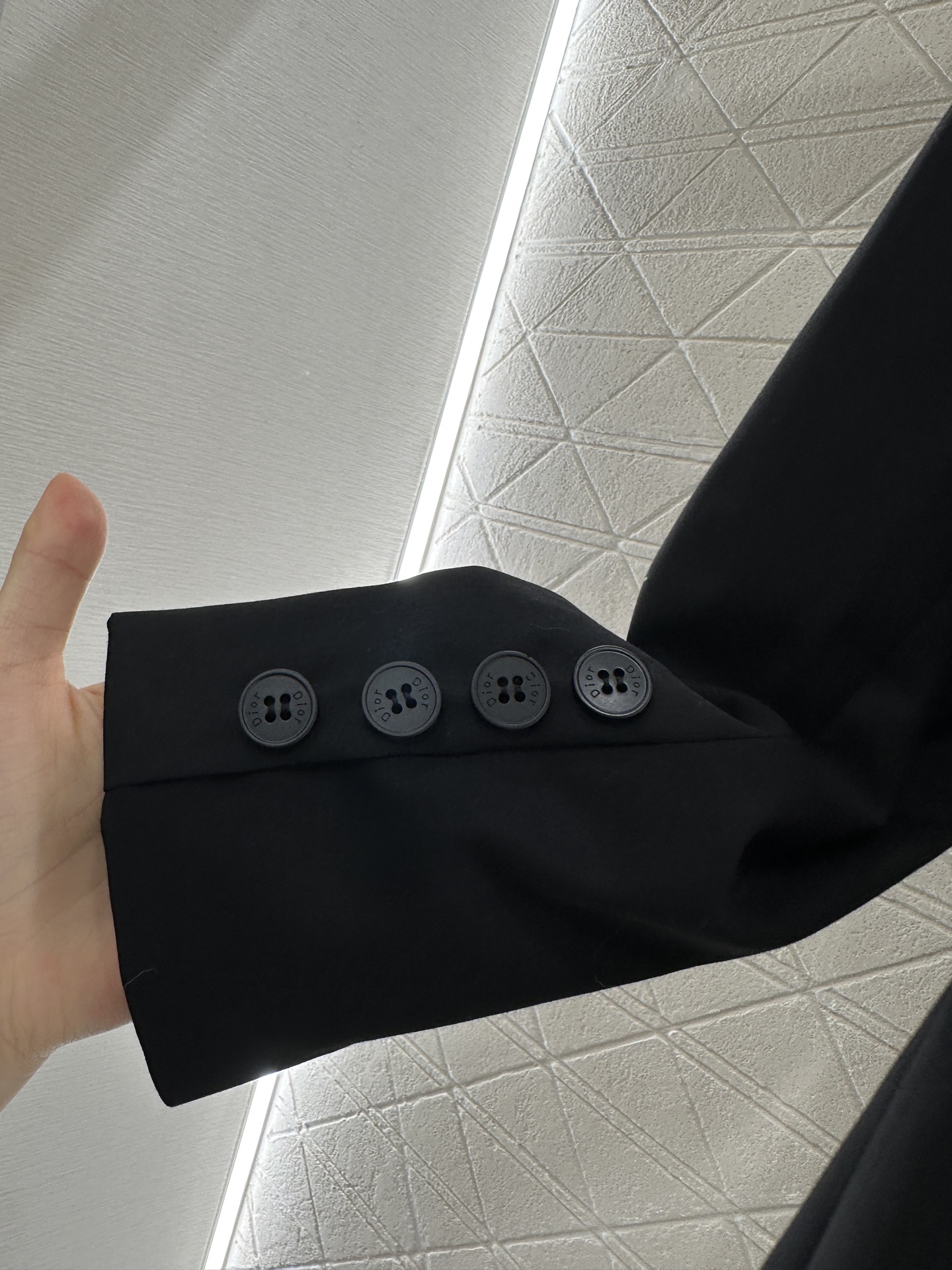 Title: Women’s Suit Coat in Acetate Material – P696 Dio 2025 Collection Summary: High-quality, light, and comfortable suit coat with gun-buttoned bow, loose contour, - 图片 6