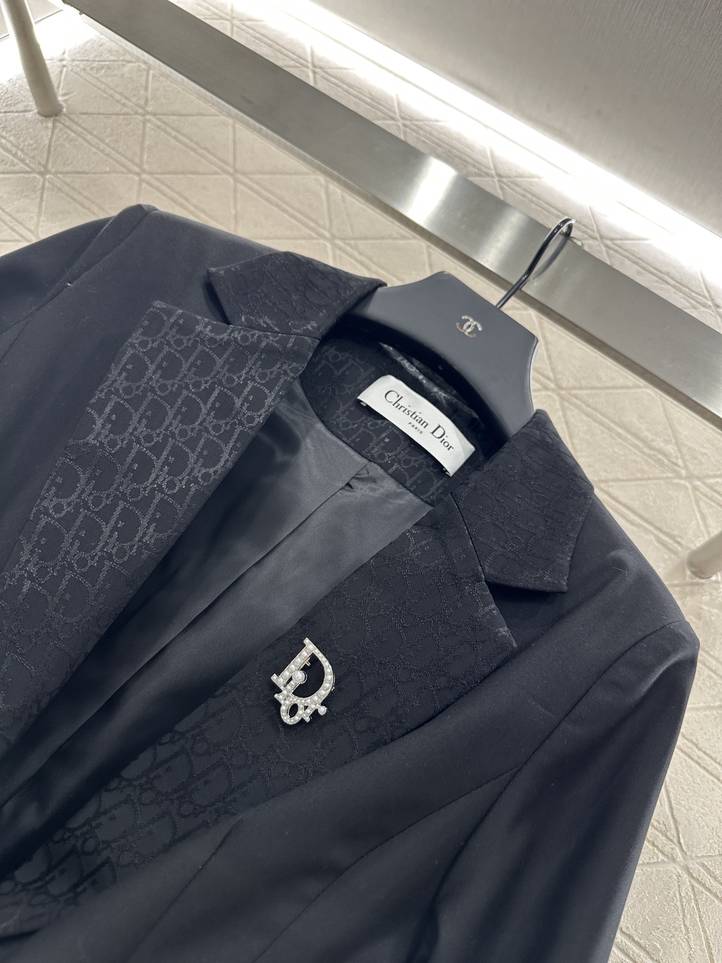 Title: Women’s Suit Coat in Acetate Material – P696 Dio 2025 Collection Summary: High-quality, light, and comfortable suit coat with gun-buttoned bow, loose contour, - 图片 5