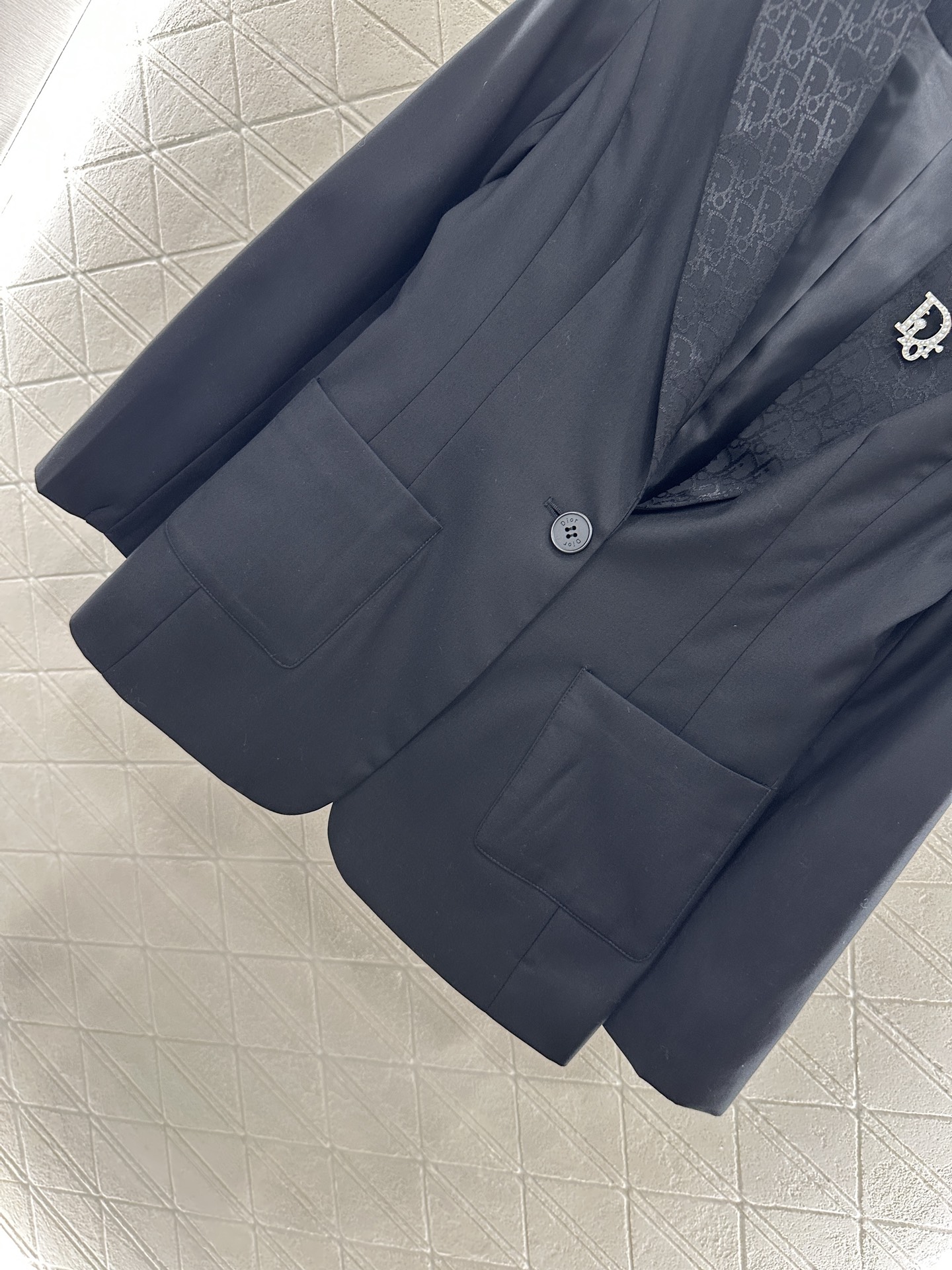 Title: Women’s Suit Coat in Acetate Material – P696 Dio 2025 Collection Summary: High-quality, light, and comfortable suit coat with gun-buttoned bow, loose contour, - 图片 4