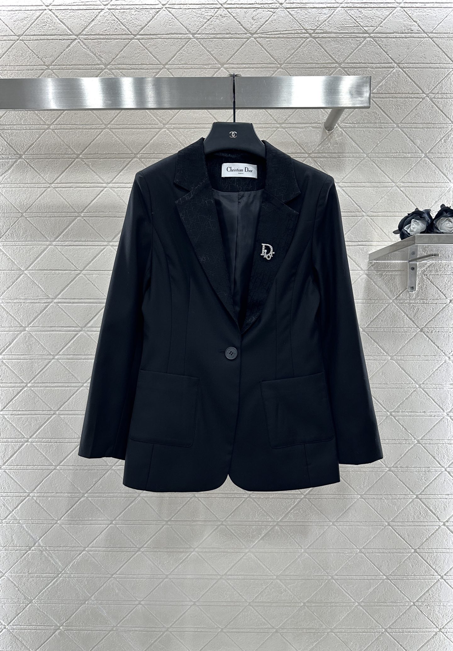 Title: Women’s Suit Coat in Acetate Material – P696 Dio 2025 Collection Summary: High-quality, light, and comfortable suit coat with gun-buttoned bow, loose contour, - 图片 1