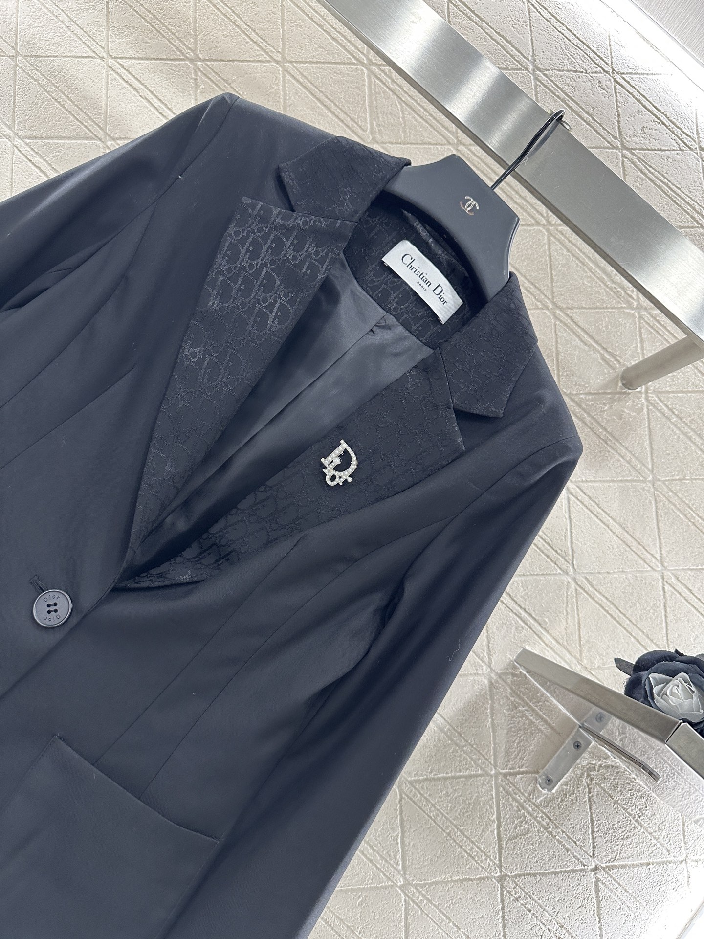 Title: Women’s Suit Coat in Acetate Material – P696 Dio 2025 Collection Summary: High-quality, light, and comfortable suit coat with gun-buttoned bow, loose contour, - 图片 3