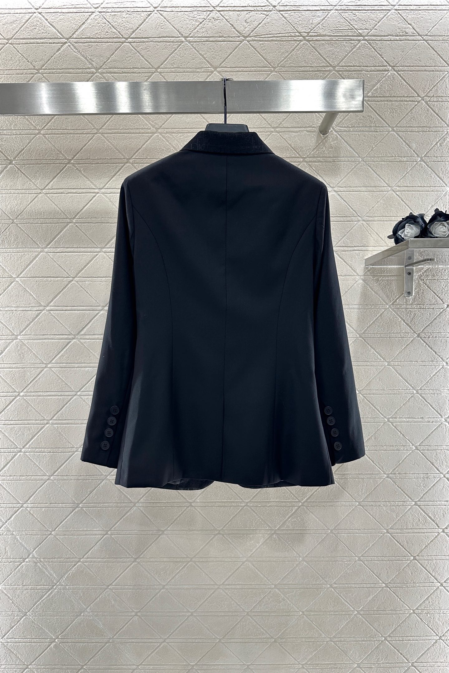 Title: Women’s Suit Coat in Acetate Material – P696 Dio 2025 Collection Summary: High-quality, light, and comfortable suit coat with gun-buttoned bow, loose contour, - 图片 2