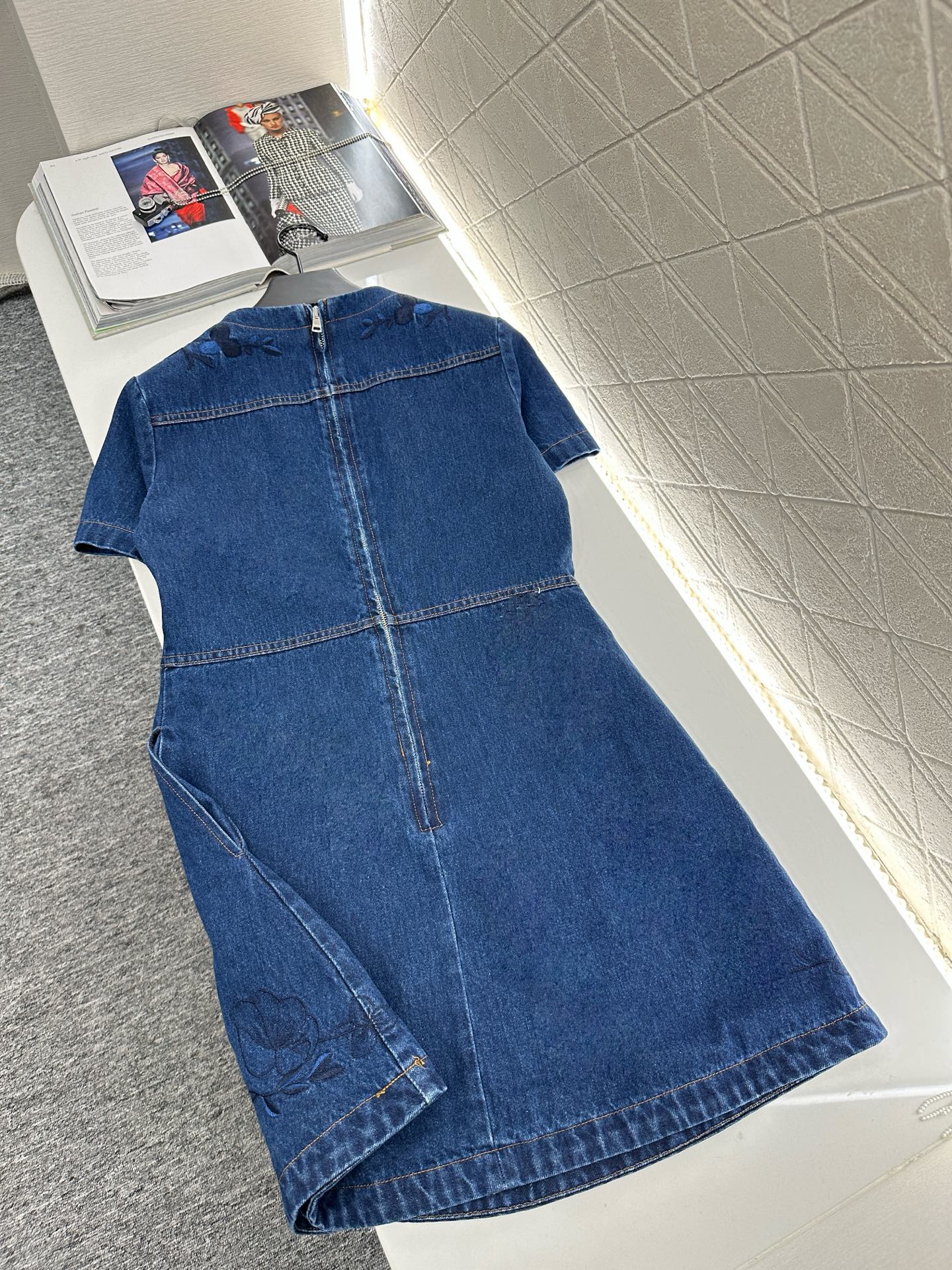 “Customized Gucci-Inspired Embroidered Cowboy Dress for Stylish Women – High Quality S-XL” - 图片 2