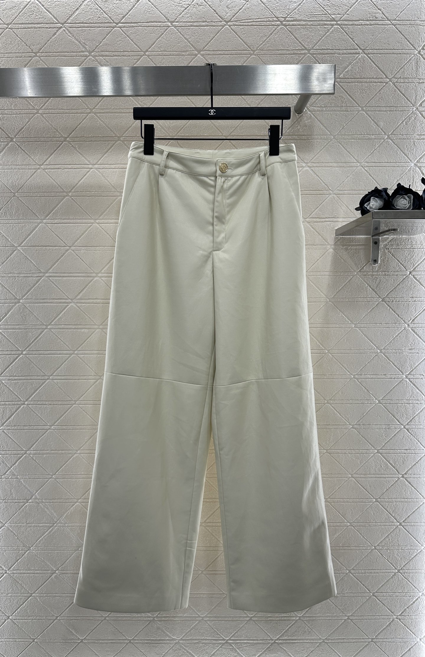 “Chane 2025 Suit Collection: Leather Jacket and Pants with Custom YB Import Material” - 图片 8