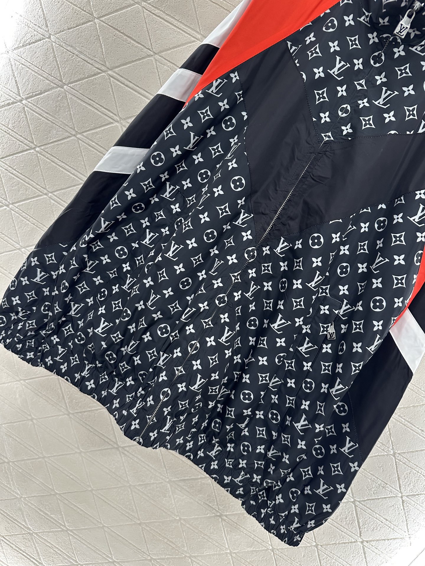 Louis Vuitton 2025 new product: P720 hooded jacket for women, high-quality nylon material, air-comfort, customizable. - 图片 5