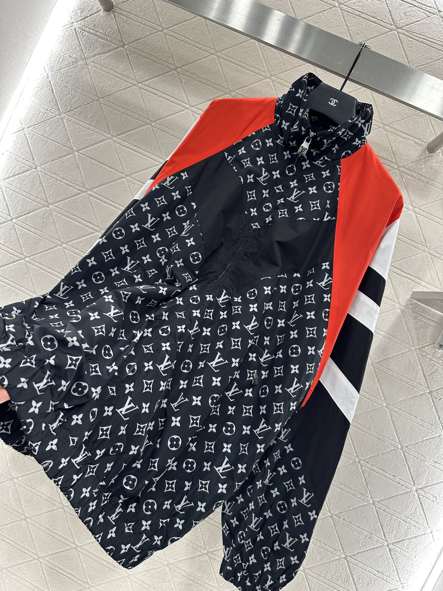 Louis Vuitton 2025 new product: P720 hooded jacket for women, high-quality nylon material, air-comfort, customizable. - 图片 6