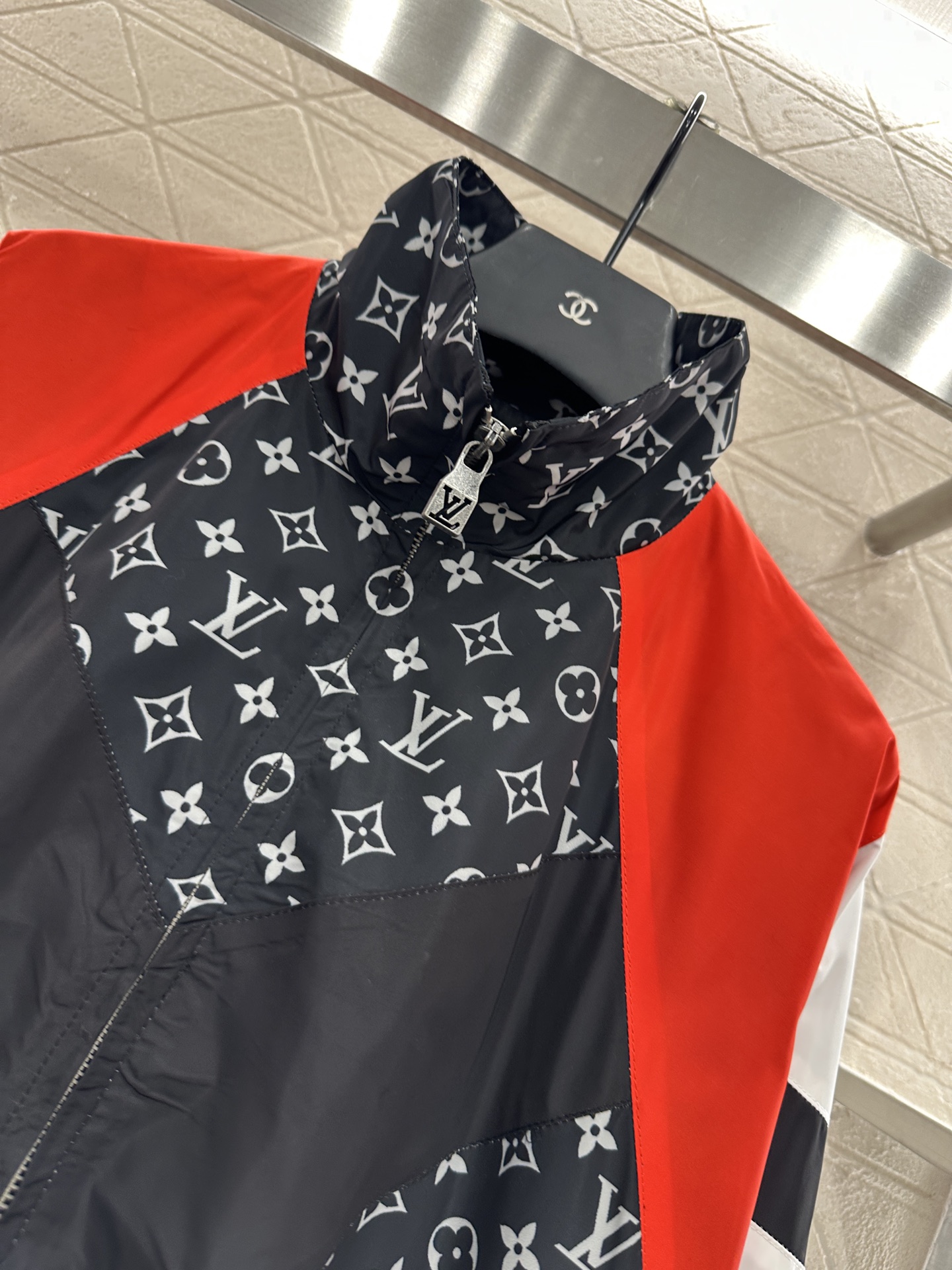Louis Vuitton 2025 new product: P720 hooded jacket for women, high-quality nylon material, air-comfort, customizable. - 图片 8