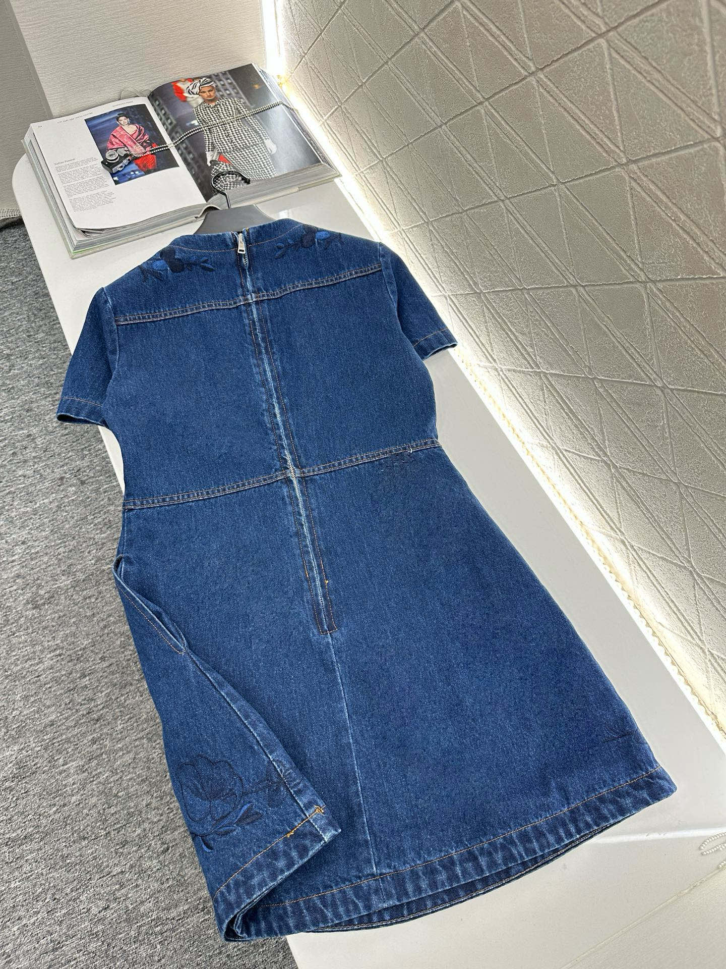 “Customized Gucci-Style Embroidered Cowboy Coat: Detailed Design and High-Quality Craftsmanship” - 图片 6