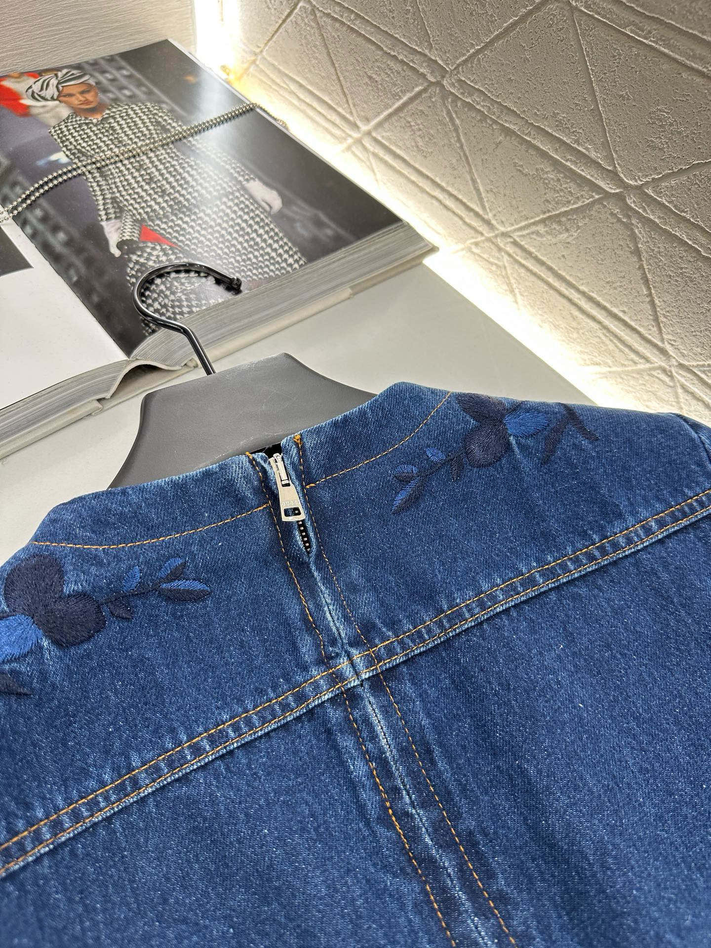 “Customized Gucci-Style Embroidered Cowboy Coat: Detailed Design and High-Quality Craftsmanship” - 图片 8