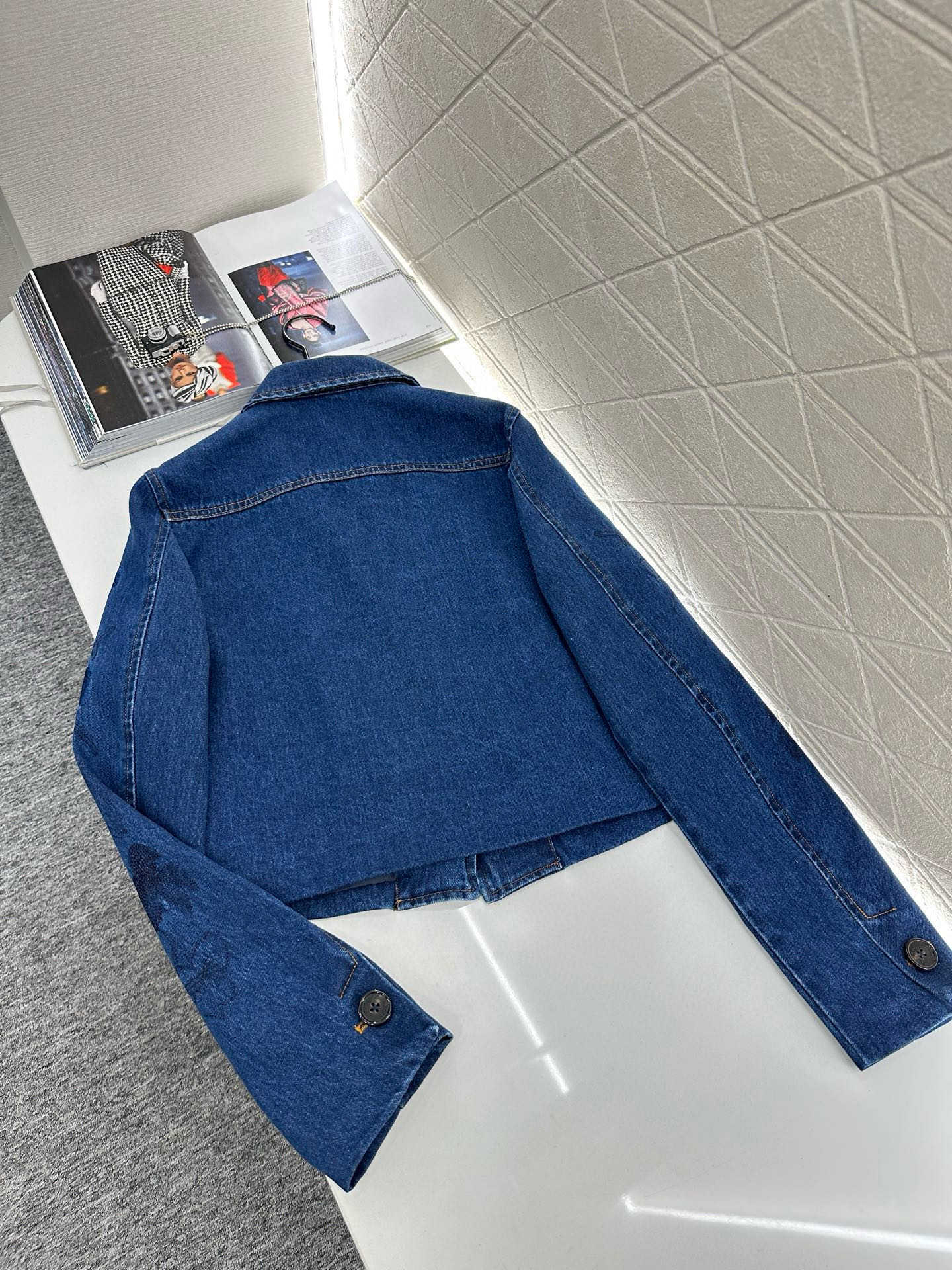 “Customized Gucci-Style Embroidered Cowboy Coat: Detailed Design and High-Quality Craftsmanship” - 图片 2