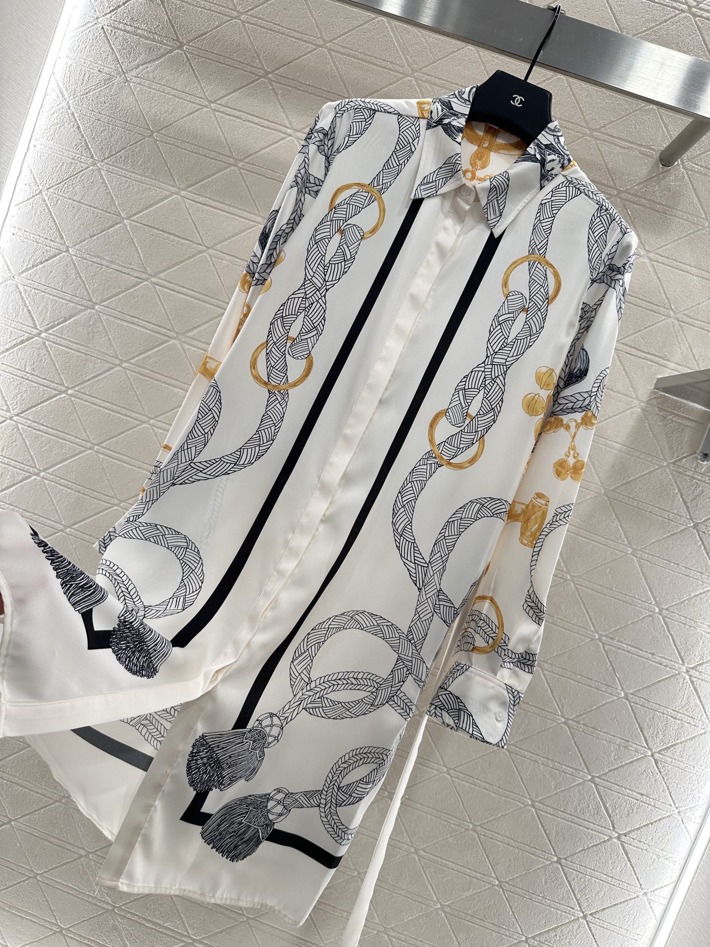 “Women’s Suit with Packing: Customizable, High-Quality, Two-Colored SMLL, Fine Reading” - 图片 7