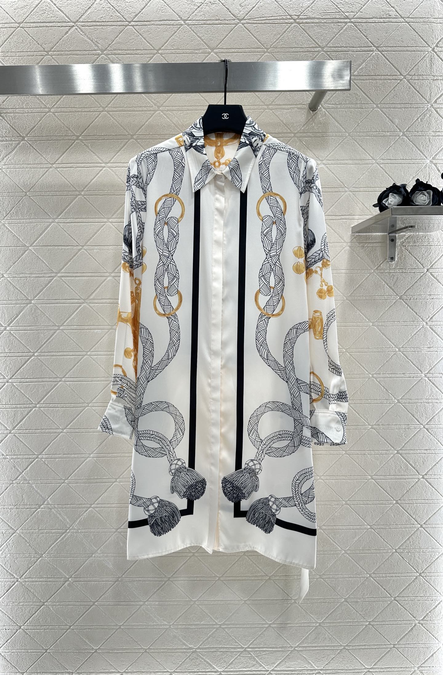 “Women’s Suit with Packing: Customizable, High-Quality, Two-Colored SMLL, Fine Reading” - 图片 1