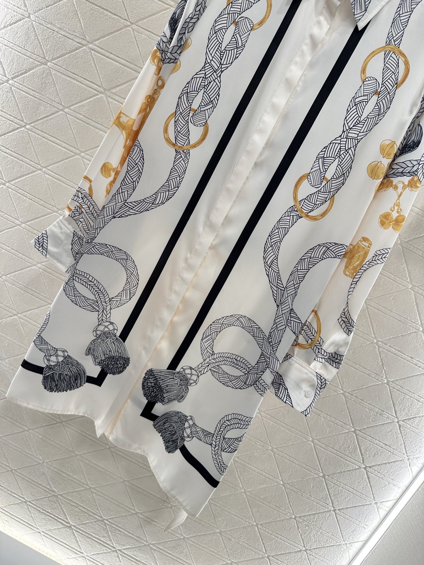 “Women’s Suit with Packing: Customizable, High-Quality, Two-Colored SMLL, Fine Reading” - 图片 6