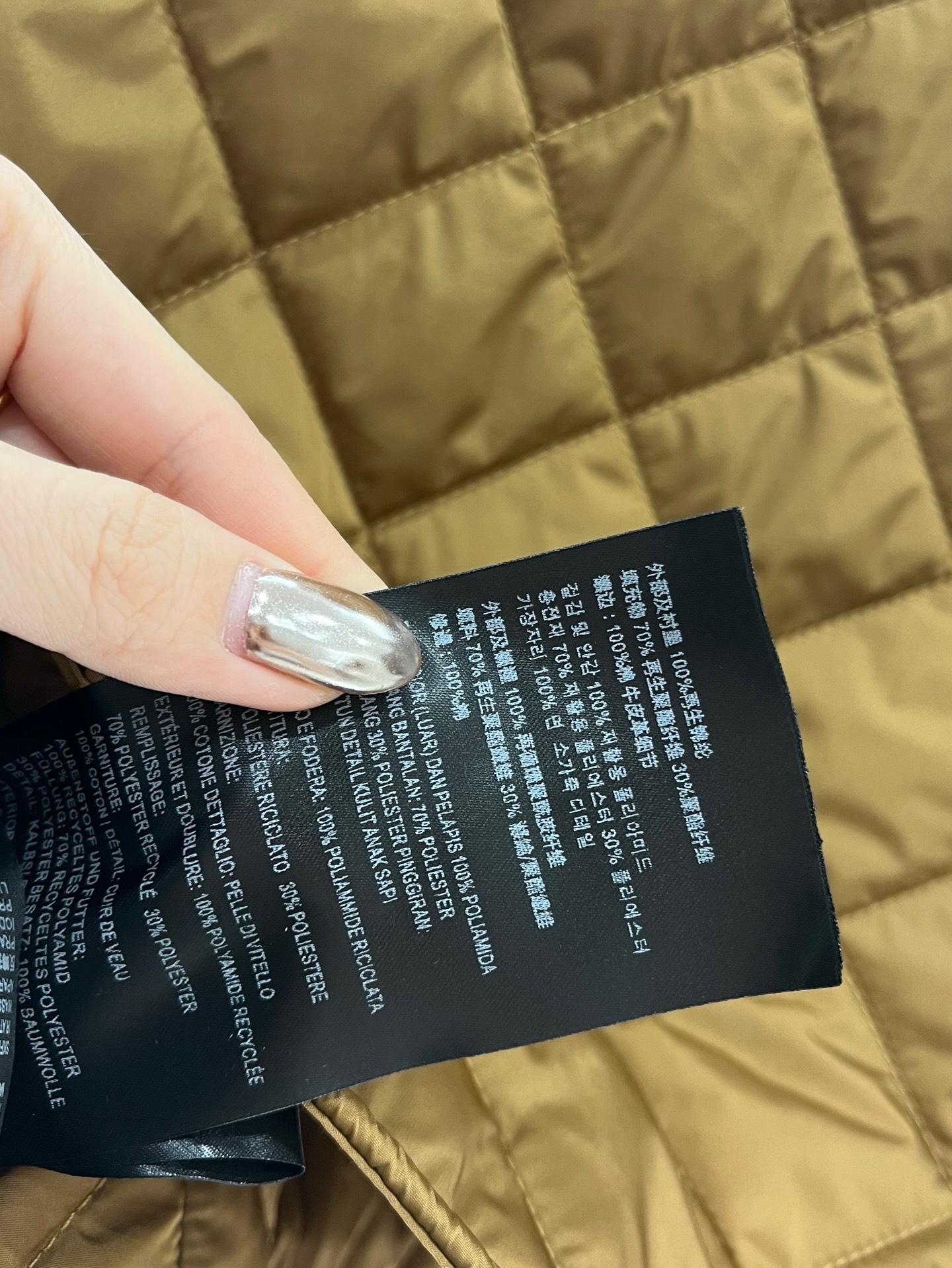 ♥Prad*♥2025新品上架
   灯芯绒领短款棉服外套
定制YB进口防风防水尼龙材质 其工艺还原 升